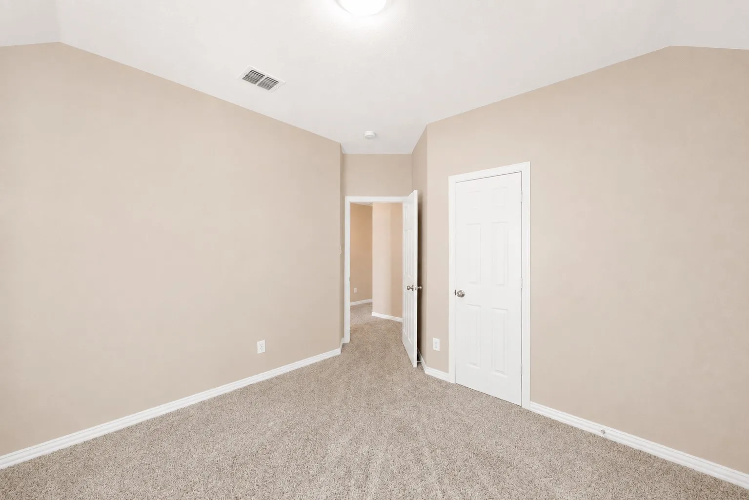 Single Family Residence For Rent in Collin County , 5605 Belle Chasse Lane, Frisco, Texas 75035, 4 Bedroom, 2 Bathroom, 2 Garage spaces, 2,157 Sqft, built in 1995, mls#21324844, Real Estate Agent in Frisco, Homes For Rent in Collin county, Homes For Rent in Frisco, Realtor in Frisco Texas, Real Estate Brokerage Independent Realty Texas, Luminita Cordes Realtor