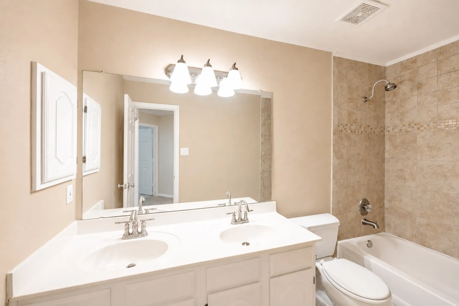 Single Family Residence For Rent in Collin County , 5605 Belle Chasse Lane, Frisco, Texas 75035, 4 Bedroom, 2 Bathroom, 2 Garage spaces, 2,157 Sqft, built in 1995, mls#21324844, Real Estate Agent in Frisco, Homes For Rent in Collin county, Homes For Rent in Frisco, Realtor in Frisco Texas, Real Estate Brokerage Independent Realty Texas, Luminita Cordes Realtor