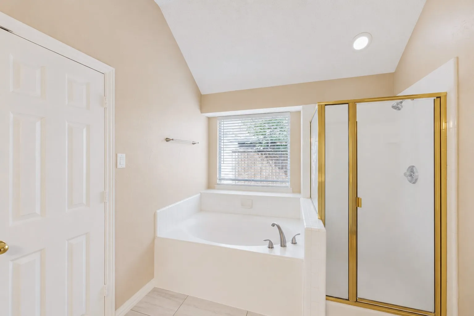 Single Family Residence For Rent in Collin County , 5605 Belle Chasse Lane, Frisco, Texas 75035, 4 Bedroom, 2 Bathroom, 2 Garage spaces, 2,157 Sqft, built in 1995, mls#21324844, Real Estate Agent in Frisco, Homes For Rent in Collin county, Homes For Rent in Frisco, Realtor in Frisco Texas, Real Estate Brokerage Independent Realty Texas, Luminita Cordes Realtor