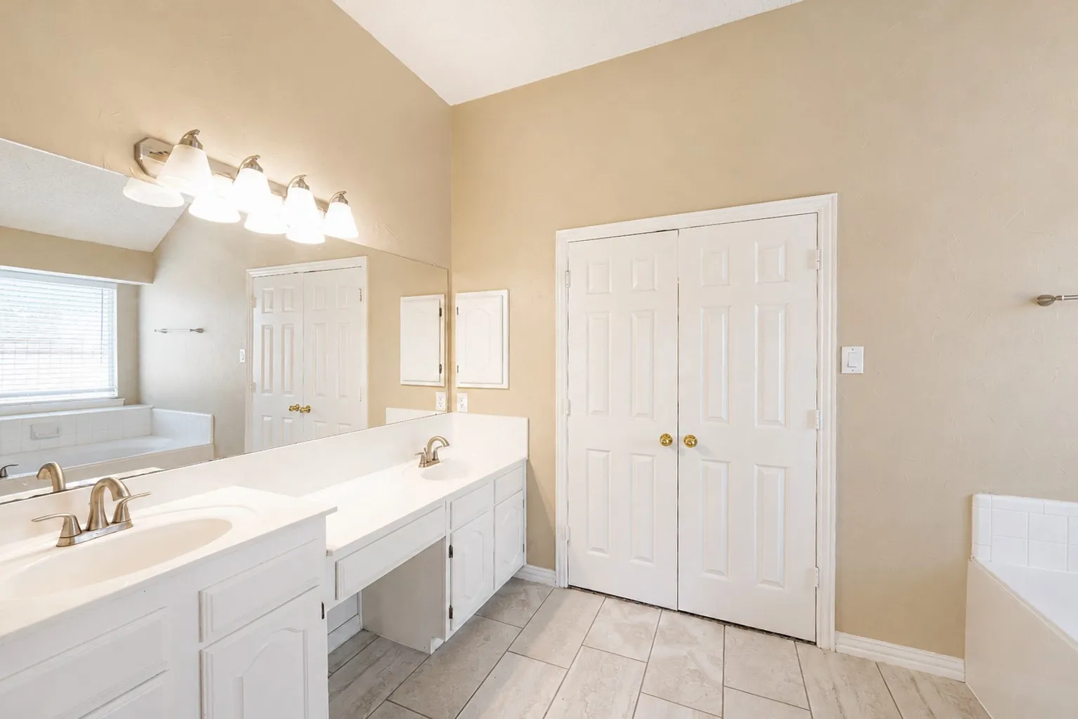 Single Family Residence For Rent in Collin County , 5605 Belle Chasse Lane, Frisco, Texas 75035, 4 Bedroom, 2 Bathroom, 2 Garage spaces, 2,157 Sqft, built in 1995, mls#21324844, Real Estate Agent in Frisco, Homes For Rent in Collin county, Homes For Rent in Frisco, Realtor in Frisco Texas, Real Estate Brokerage Independent Realty Texas, Luminita Cordes Realtor