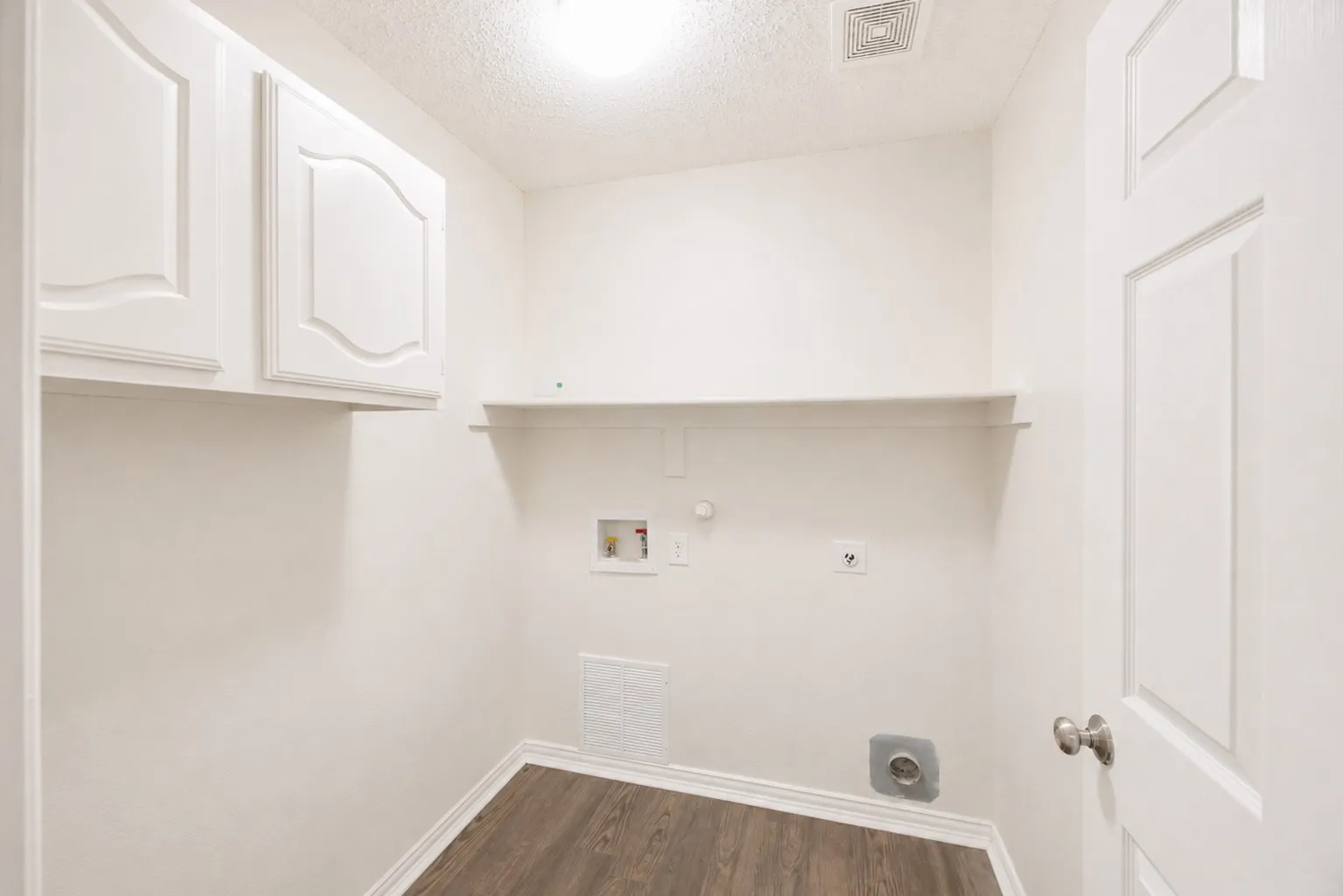Single Family Residence For Rent in Collin County , 5605 Belle Chasse Lane, Frisco, Texas 75035, 4 Bedroom, 2 Bathroom, 2 Garage spaces, 2,157 Sqft, built in 1995, mls#21324844, Real Estate Agent in Frisco, Homes For Rent in Collin county, Homes For Rent in Frisco, Realtor in Frisco Texas, Real Estate Brokerage Independent Realty Texas, Luminita Cordes Realtor