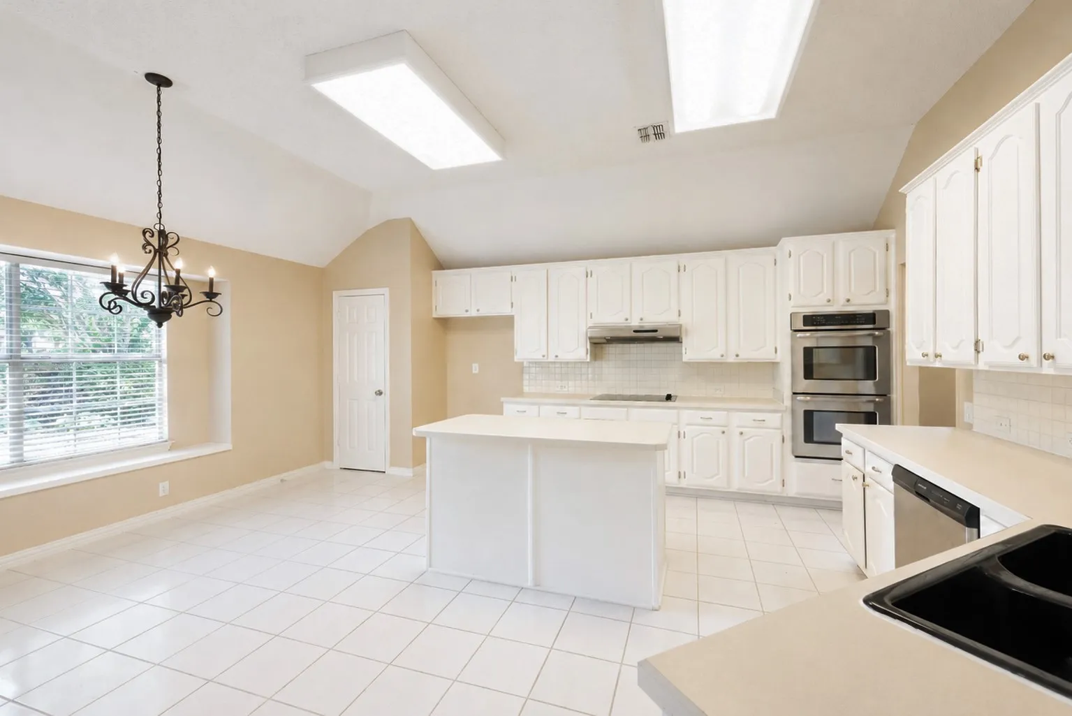 Single Family Residence For Rent in Collin County , 5605 Belle Chasse Lane, Frisco, Texas 75035, 4 Bedroom, 2 Bathroom, 2 Garage spaces, 2,157 Sqft, built in 1995, mls#21324844, Real Estate Agent in Frisco, Homes For Rent in Collin county, Homes For Rent in Frisco, Realtor in Frisco Texas, Real Estate Brokerage Independent Realty Texas, Luminita Cordes Realtor