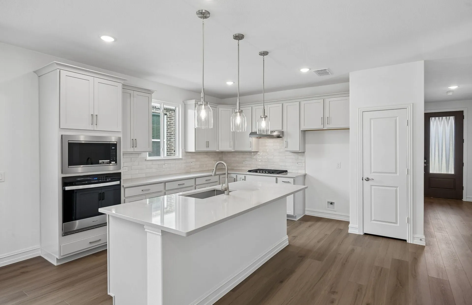 Beautiful pendent lighting in kitchen