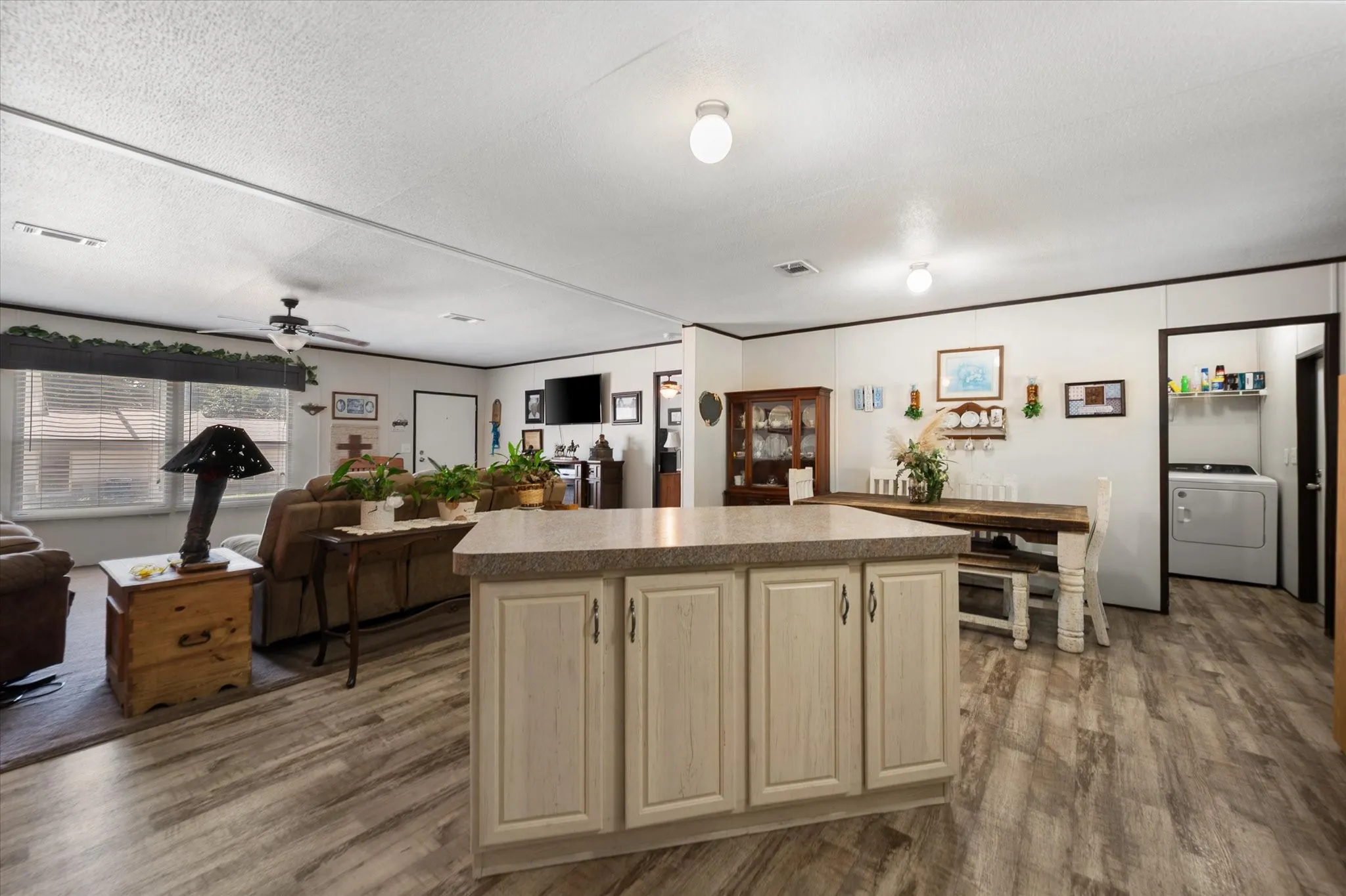 Manufactured Home For Sale in Navarro County , 202 N 3rd Street E, Dawson, Texas 76639, 3 Bedroom, 2 Bathroom, Garage spaces, 1,440 Sqft, built in 2017, mls#21321409, Real Estate Agent in Dawson, Homes For Sale in Navarro county, Homes For Sale in Dawson, Realtor in Dawson Texas, Real Estate Brokerage Independent Realty Texas, Luminita Cordes Realtor