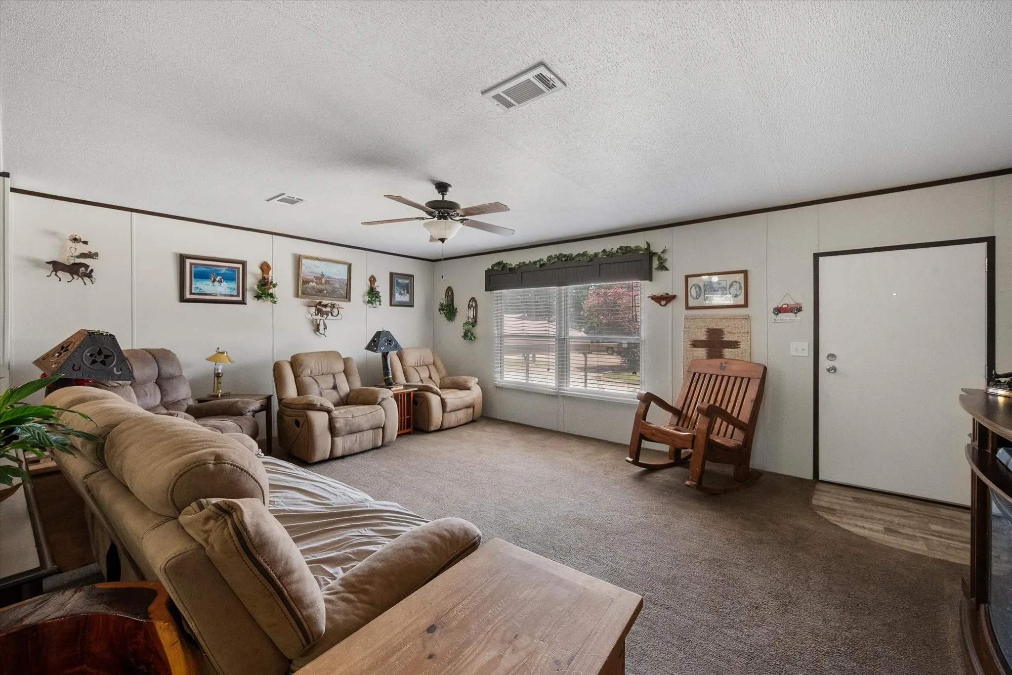 Manufactured Home For Sale in Navarro County , 202 N 3rd Street E, Dawson, Texas 76639, 3 Bedroom, 2 Bathroom, Garage spaces, 1,440 Sqft, built in 2017, mls#21321409, Real Estate Agent in Dawson, Homes For Sale in Navarro county, Homes For Sale in Dawson, Realtor in Dawson Texas, Real Estate Brokerage Independent Realty Texas, Luminita Cordes Realtor