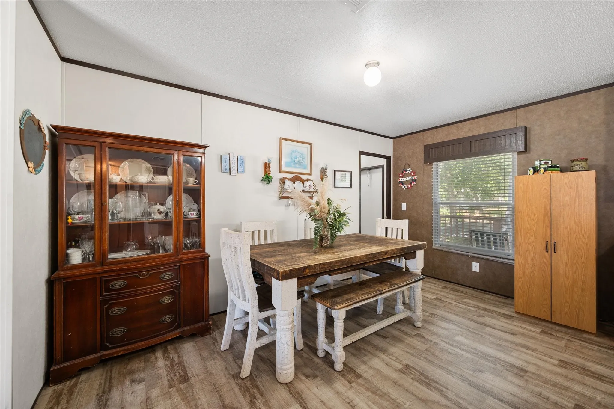 Manufactured Home For Sale in Navarro County , 202 N 3rd Street E, Dawson, Texas 76639, 3 Bedroom, 2 Bathroom, Garage spaces, 1,440 Sqft, built in 2017, mls#21321409, Real Estate Agent in Dawson, Homes For Sale in Navarro county, Homes For Sale in Dawson, Realtor in Dawson Texas, Real Estate Brokerage Independent Realty Texas, Luminita Cordes Realtor
