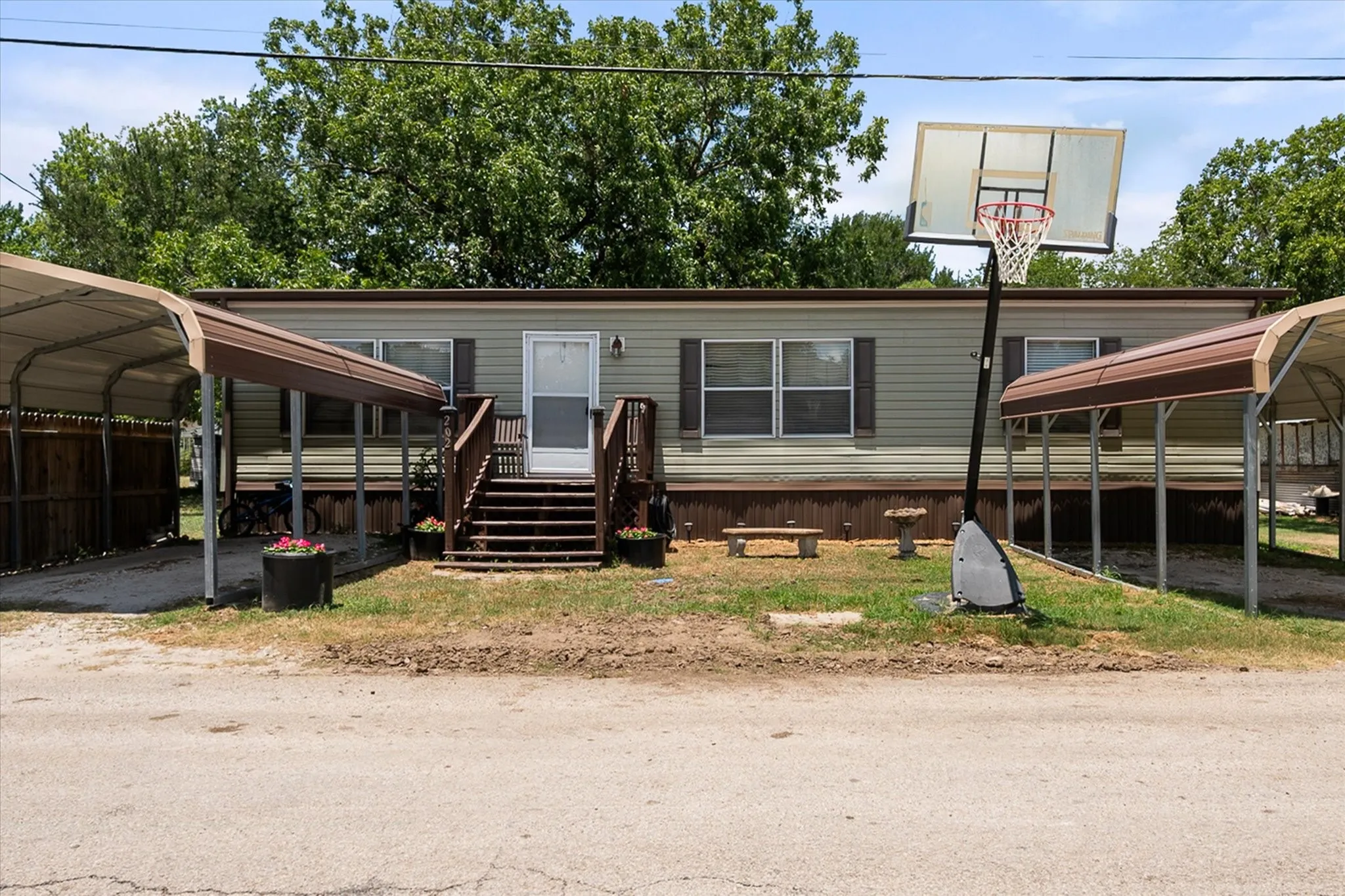 Manufactured Home For Sale in Navarro County , 202 N 3rd Street E, Dawson, Texas 76639, 3 Bedroom, 2 Bathroom, Garage spaces, 1,440 Sqft, built in 2017, mls#21321409, Real Estate Agent in Dawson, Homes For Sale in Navarro county, Homes For Sale in Dawson, Realtor in Dawson Texas, Real Estate Brokerage Independent Realty Texas, Luminita Cordes Realtor
