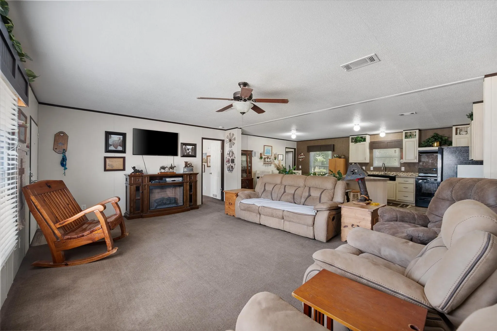 Manufactured Home For Sale in Navarro County , 202 N 3rd Street E, Dawson, Texas 76639, 3 Bedroom, 2 Bathroom, Garage spaces, 1,440 Sqft, built in 2017, mls#21321409, Real Estate Agent in Dawson, Homes For Sale in Navarro county, Homes For Sale in Dawson, Realtor in Dawson Texas, Real Estate Brokerage Independent Realty Texas, Luminita Cordes Realtor