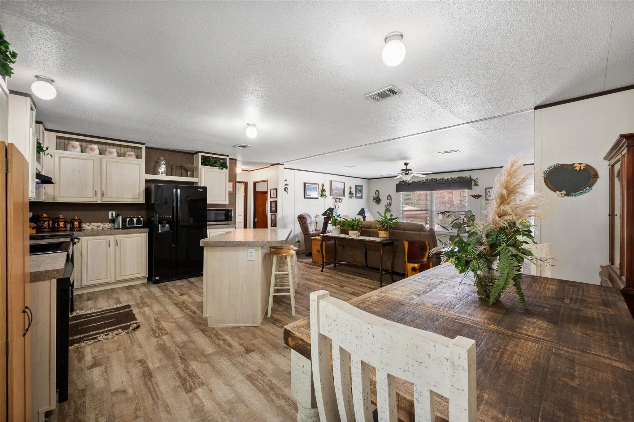 Manufactured Home For Sale in Navarro County , 202 N 3rd Street E, Dawson, Texas 76639, 3 Bedroom, 2 Bathroom, Garage spaces, 1,440 Sqft, built in 2017, mls#21321409, Real Estate Agent in Dawson, Homes For Sale in Navarro county, Homes For Sale in Dawson, Realtor in Dawson Texas, Real Estate Brokerage Independent Realty Texas, Luminita Cordes Realtor