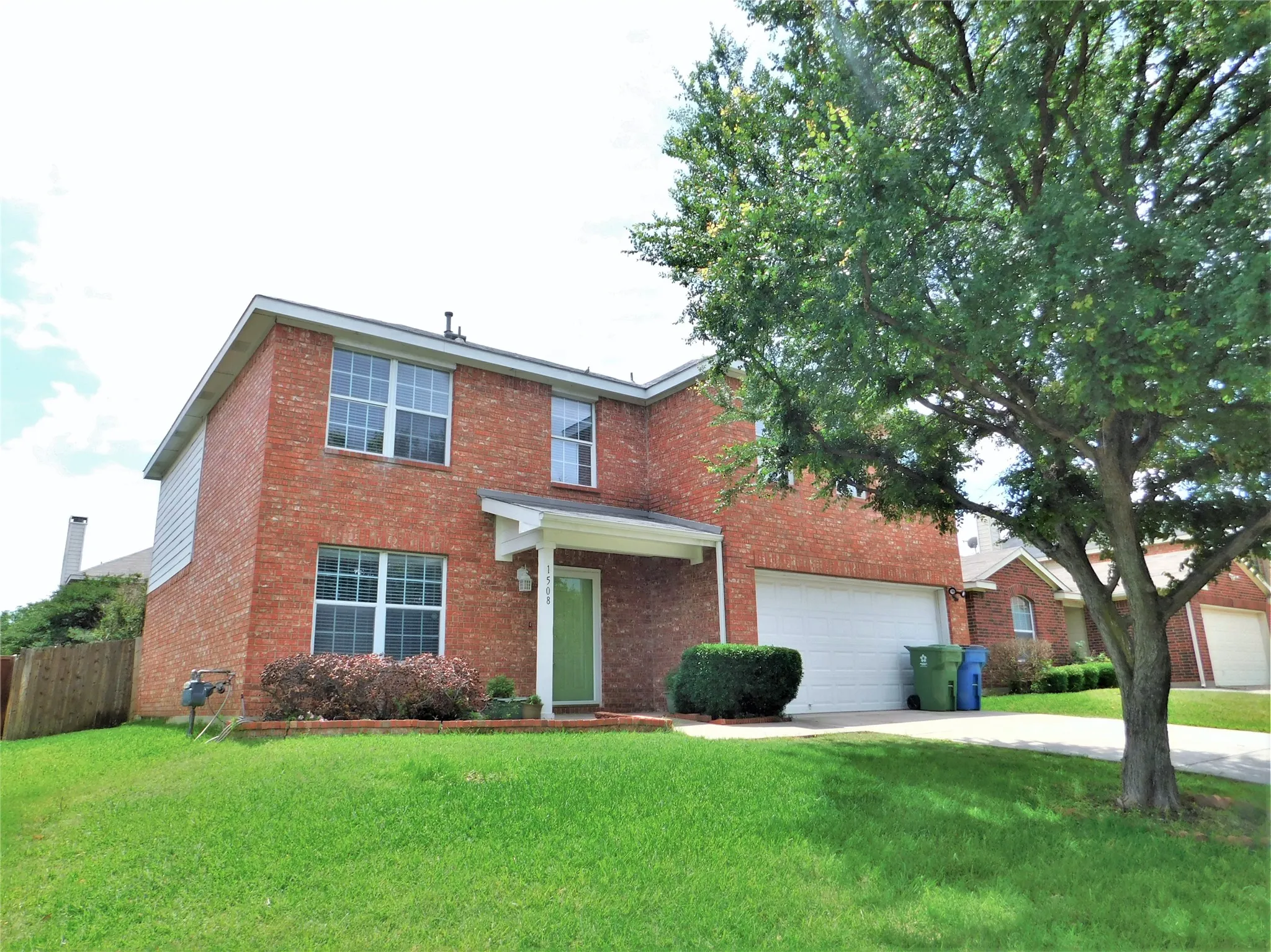 Single Family Residence For Rent in Denton County , 1508 Sequoia Grove Lane, Lewisville, Texas 75067, 3 Bedroom, 3 Bathroom, 2 Garage spaces, 2,255 Sqft, built in 2002, mls#21323474, Real Estate Agent in Lewisville, Homes For Rent in Denton county, Homes For Rent in Lewisville, Realtor in Lewisville Texas, Real Estate Brokerage Independent Realty Texas, Luminita Cordes Realtor