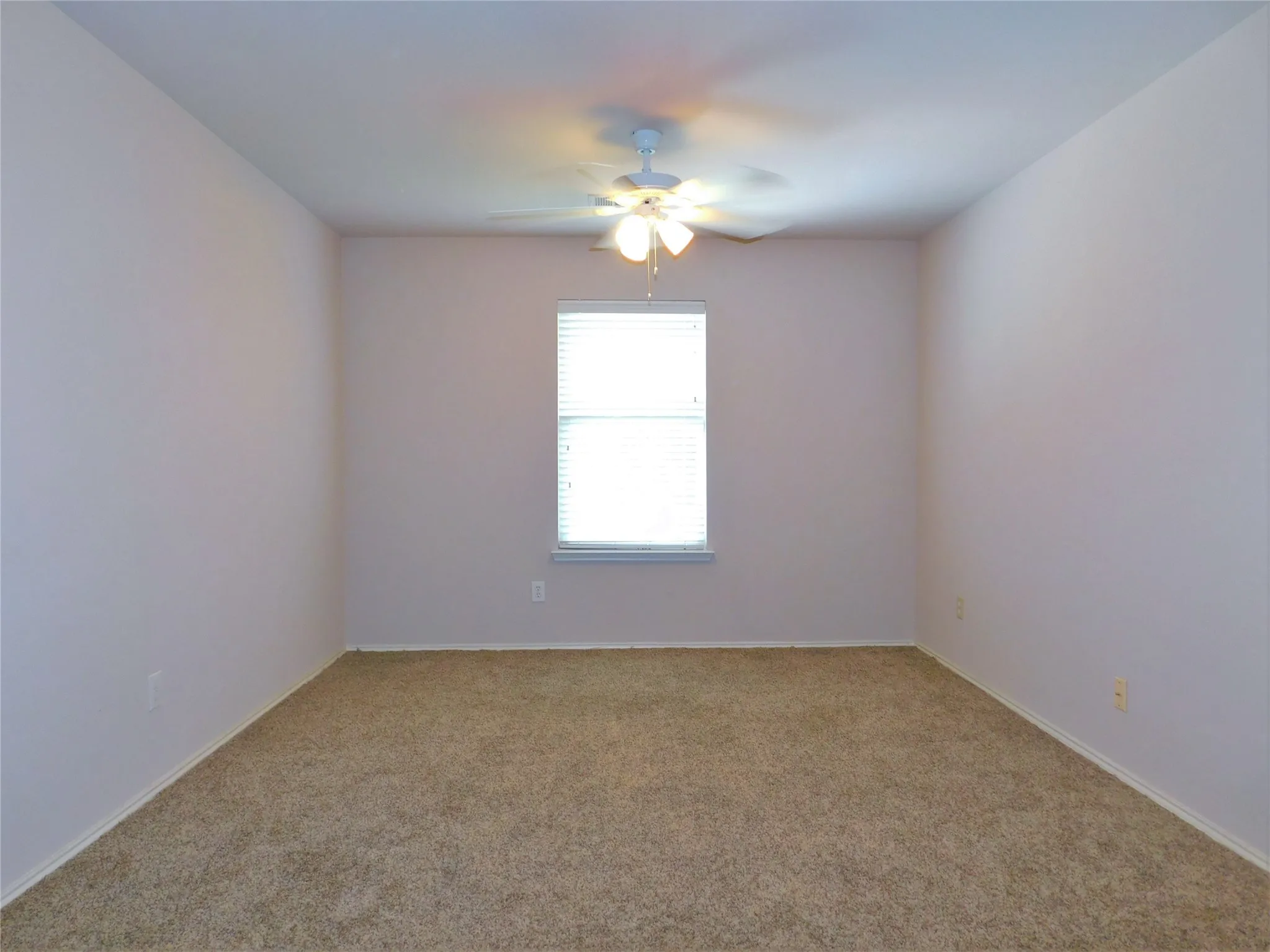 Single Family Residence For Rent in Denton County , 1508 Sequoia Grove Lane, Lewisville, Texas 75067, 3 Bedroom, 3 Bathroom, 2 Garage spaces, 2,255 Sqft, built in 2002, mls#21323474, Real Estate Agent in Lewisville, Homes For Rent in Denton county, Homes For Rent in Lewisville, Realtor in Lewisville Texas, Real Estate Brokerage Independent Realty Texas, Luminita Cordes Realtor