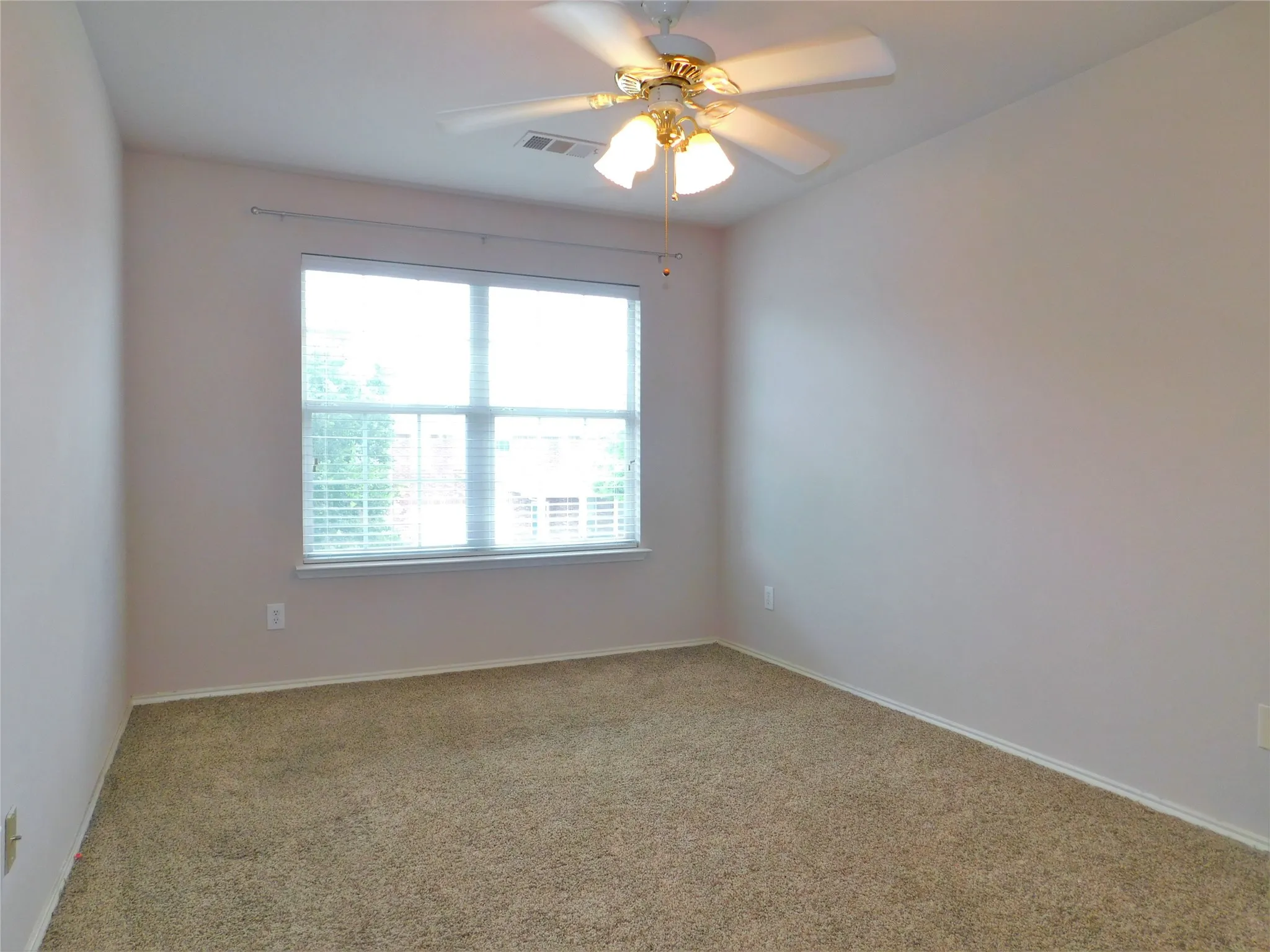 Single Family Residence For Rent in Denton County , 1508 Sequoia Grove Lane, Lewisville, Texas 75067, 3 Bedroom, 3 Bathroom, 2 Garage spaces, 2,255 Sqft, built in 2002, mls#21323474, Real Estate Agent in Lewisville, Homes For Rent in Denton county, Homes For Rent in Lewisville, Realtor in Lewisville Texas, Real Estate Brokerage Independent Realty Texas, Luminita Cordes Realtor