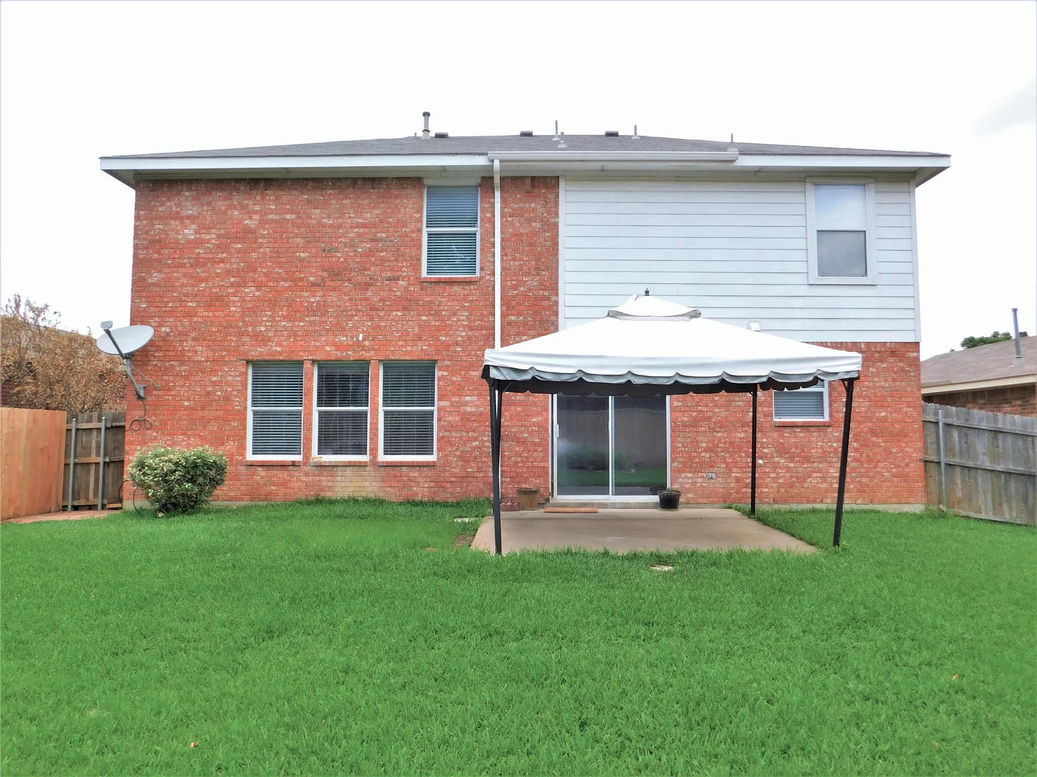 Single Family Residence For Rent in Denton County , 1508 Sequoia Grove Lane, Lewisville, Texas 75067, 3 Bedroom, 3 Bathroom, 2 Garage spaces, 2,255 Sqft, built in 2002, mls#21323474, Real Estate Agent in Lewisville, Homes For Rent in Denton county, Homes For Rent in Lewisville, Realtor in Lewisville Texas, Real Estate Brokerage Independent Realty Texas, Luminita Cordes Realtor
