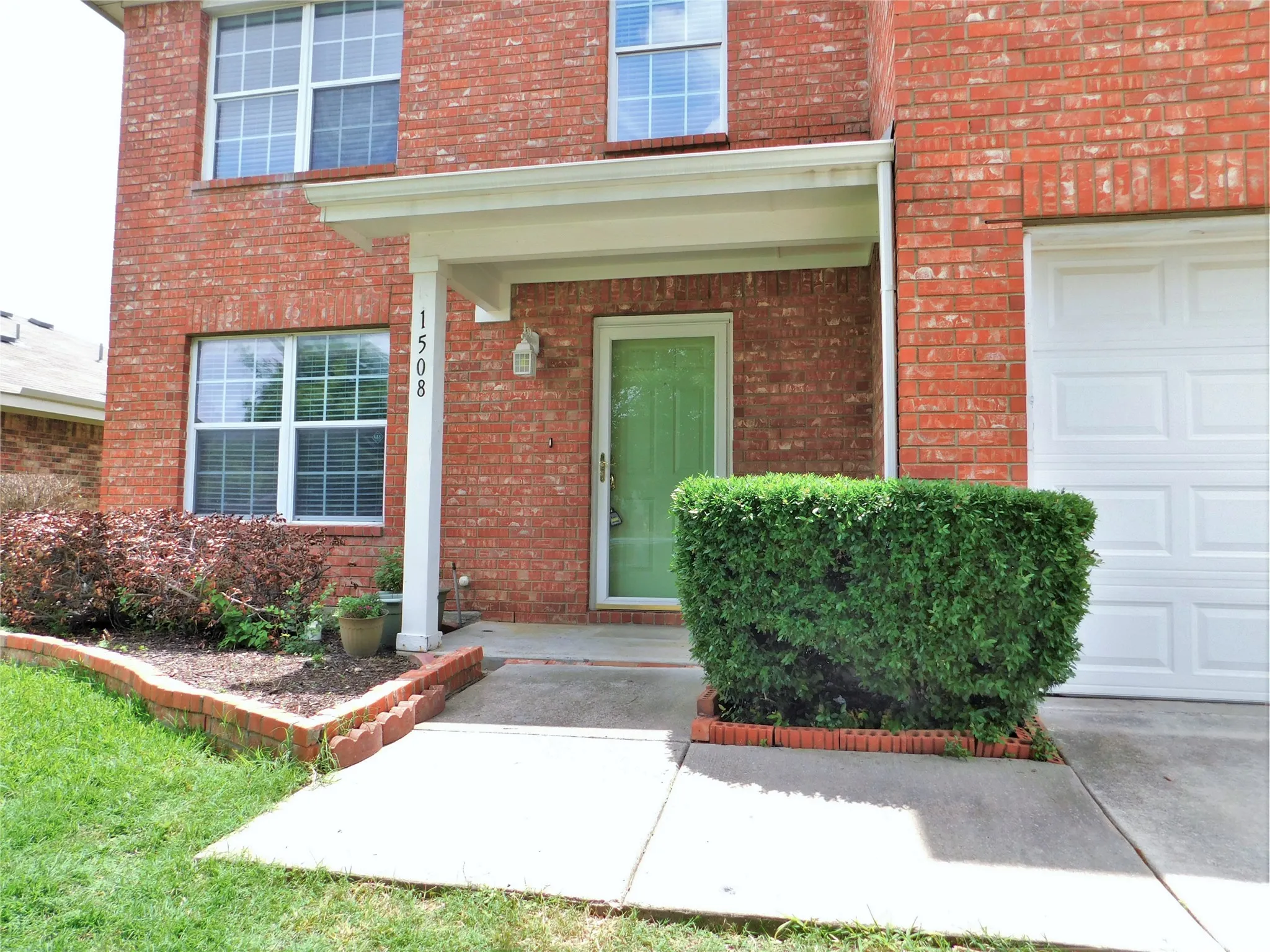 Single Family Residence For Rent in Denton County , 1508 Sequoia Grove Lane, Lewisville, Texas 75067, 3 Bedroom, 3 Bathroom, 2 Garage spaces, 2,255 Sqft, built in 2002, mls#21323474, Real Estate Agent in Lewisville, Homes For Rent in Denton county, Homes For Rent in Lewisville, Realtor in Lewisville Texas, Real Estate Brokerage Independent Realty Texas, Luminita Cordes Realtor