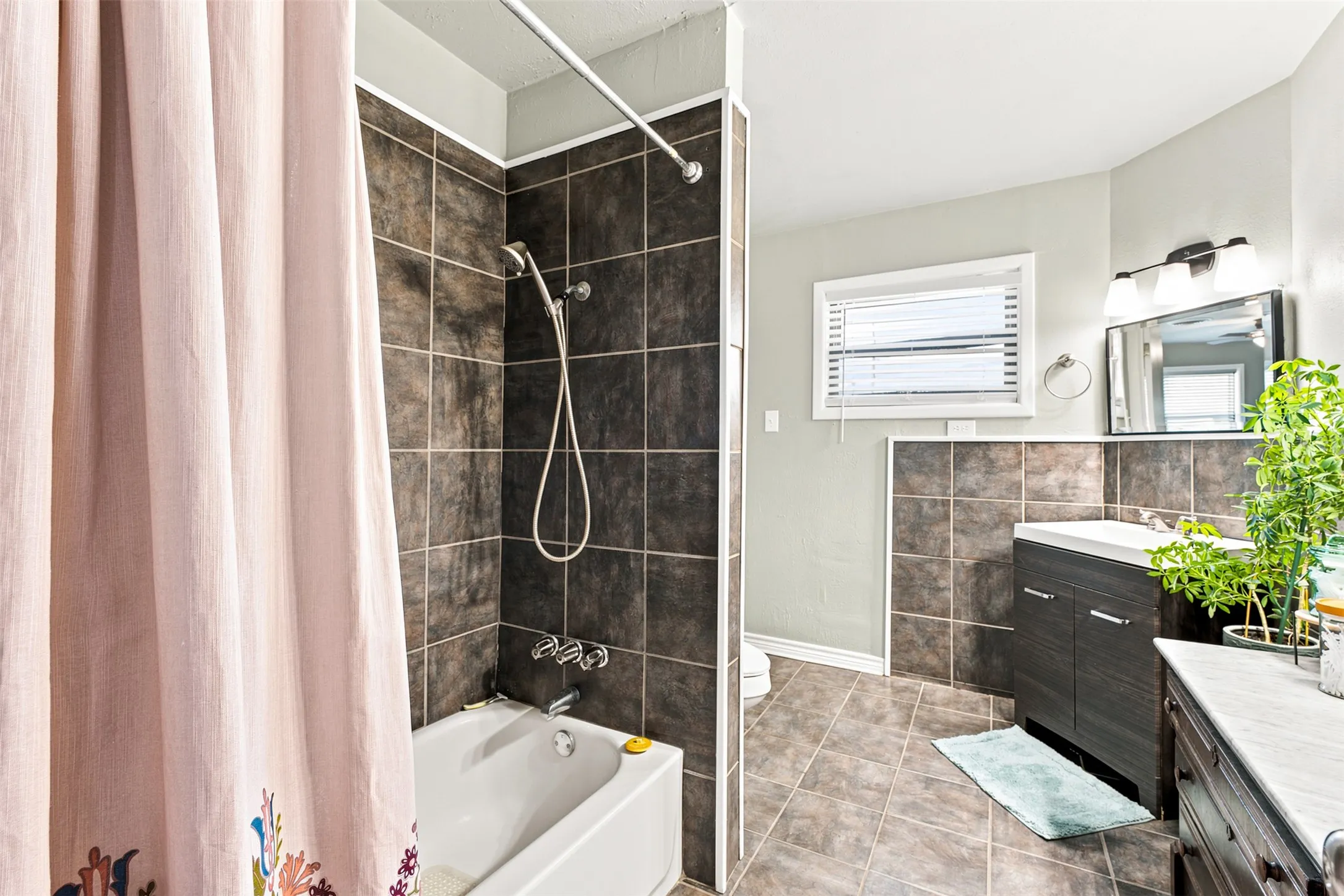 Single Family Residence For Sale in Mc Lennan County , 627 Bellaire Drive, Woodway, Texas 76712, 3 Bedroom, 2 Bathroom, 1 Garage spaces, 2,218 Sqft, built in 1958, Price $349,900, mls#21324822, Real Estate Agent in Woodway, Homes For Sale in Mc Lennan county, Homes For Sale in Woodway, Realtor in Woodway Texas, Real Estate Brokerage Independent Realty Texas, Luminita Cordes Realtor