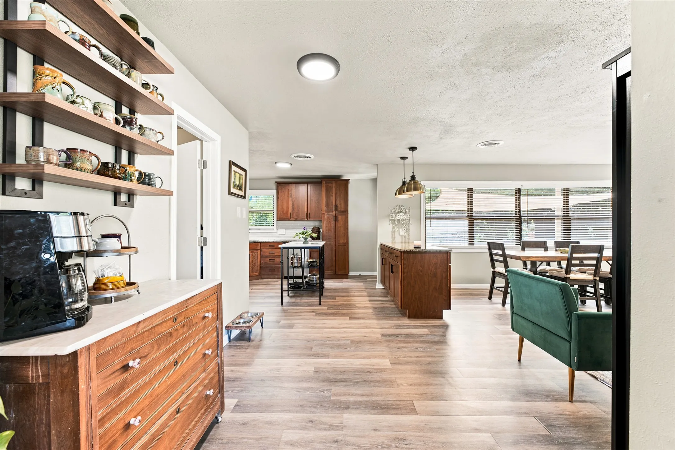 Single Family Residence For Sale in Mc Lennan County , 627 Bellaire Drive, Woodway, Texas 76712, 3 Bedroom, 2 Bathroom, 1 Garage spaces, 2,218 Sqft, built in 1958, Price $349,900, mls#21324822, Real Estate Agent in Woodway, Homes For Sale in Mc Lennan county, Homes For Sale in Woodway, Realtor in Woodway Texas, Real Estate Brokerage Independent Realty Texas, Luminita Cordes Realtor