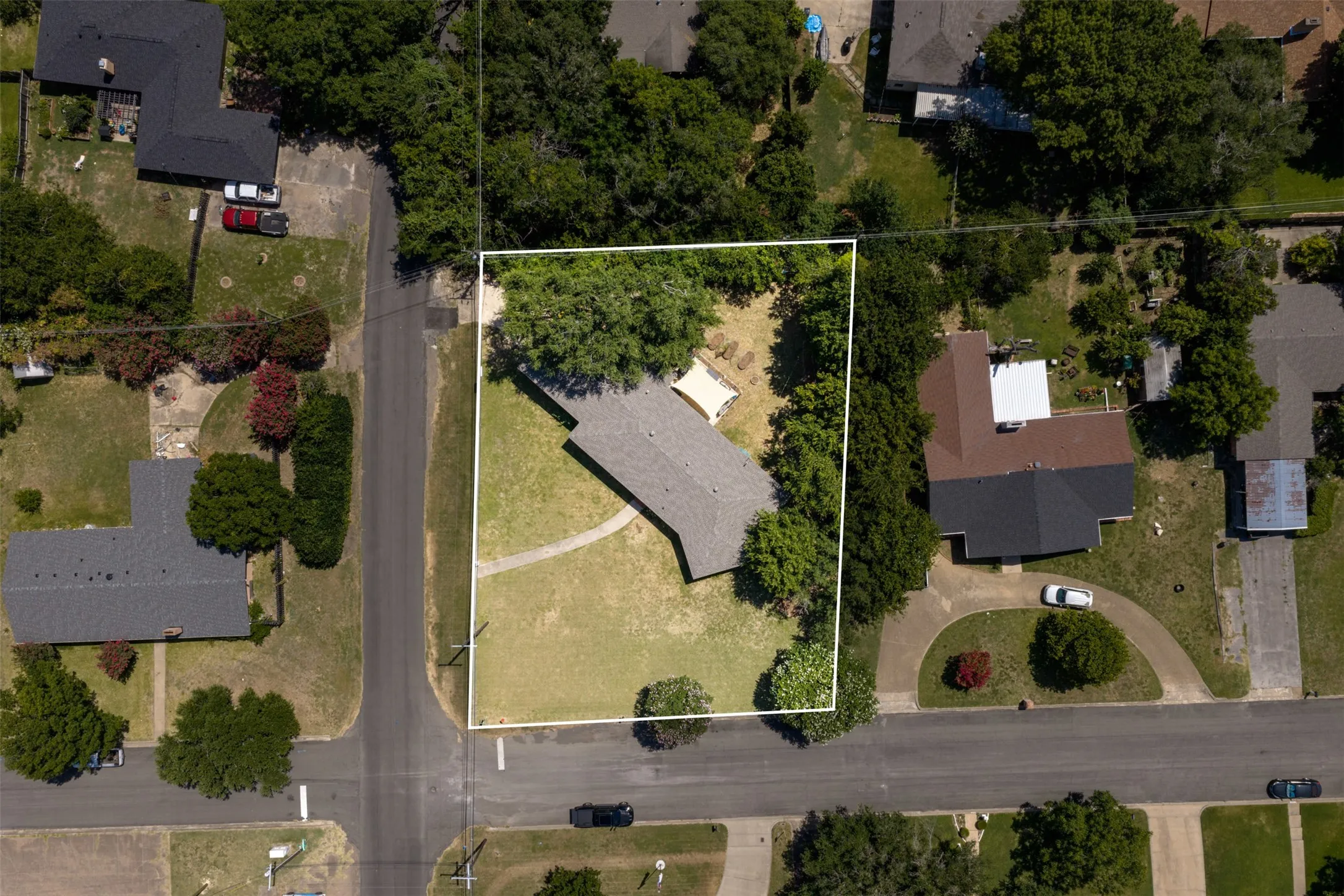 Single Family Residence For Sale in Mc Lennan County , 627 Bellaire Drive, Woodway, Texas 76712, 3 Bedroom, 2 Bathroom, 1 Garage spaces, 2,218 Sqft, built in 1958, Price $349,900, mls#21324822, Real Estate Agent in Woodway, Homes For Sale in Mc Lennan county, Homes For Sale in Woodway, Realtor in Woodway Texas, Real Estate Brokerage Independent Realty Texas, Luminita Cordes Realtor