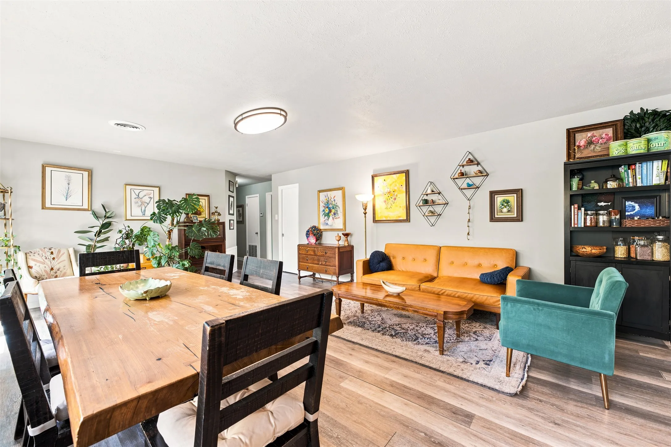 Single Family Residence For Sale in Mc Lennan County , 627 Bellaire Drive, Woodway, Texas 76712, 3 Bedroom, 2 Bathroom, 1 Garage spaces, 2,218 Sqft, built in 1958, Price $349,900, mls#21324822, Real Estate Agent in Woodway, Homes For Sale in Mc Lennan county, Homes For Sale in Woodway, Realtor in Woodway Texas, Real Estate Brokerage Independent Realty Texas, Luminita Cordes Realtor