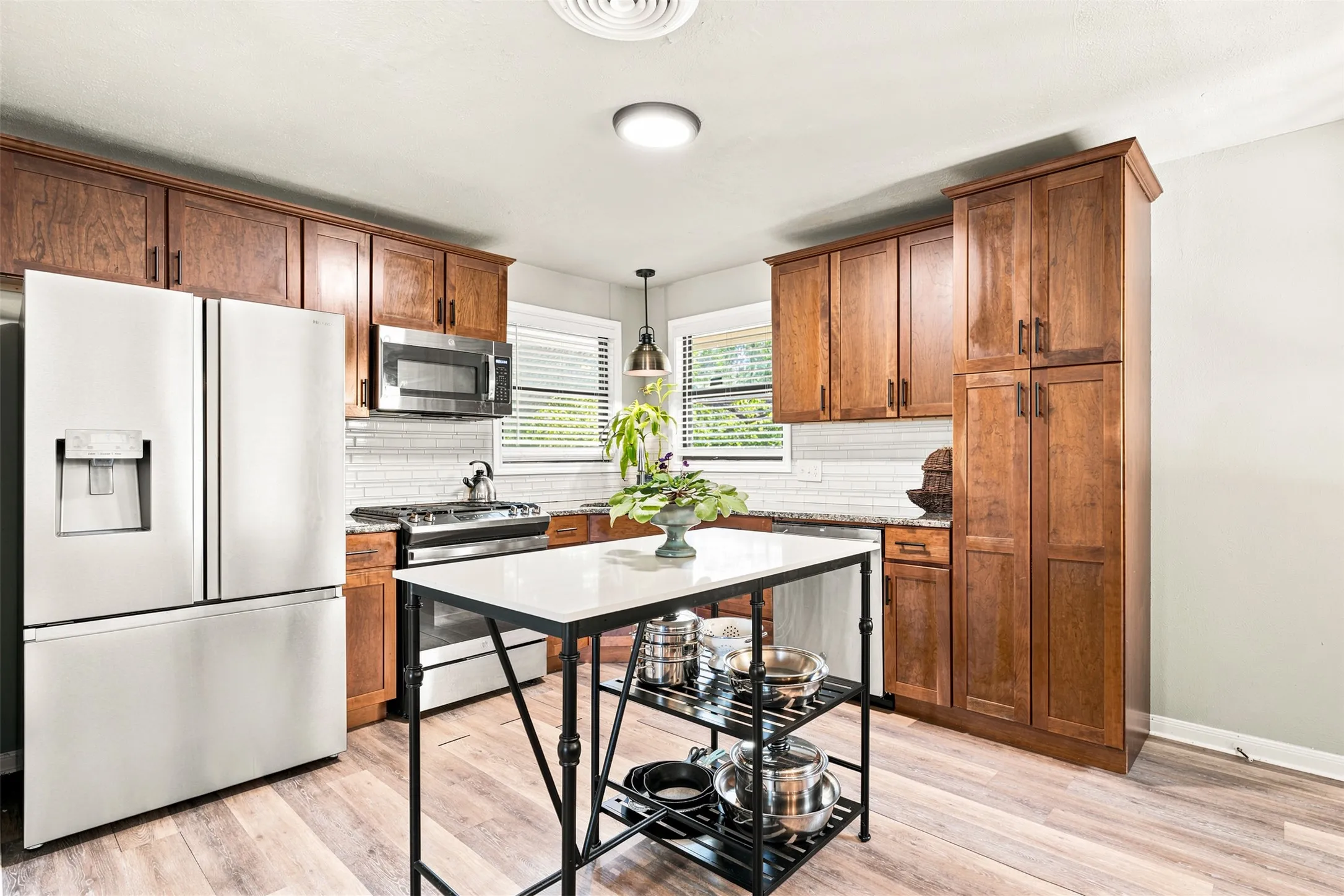 Single Family Residence For Sale in Mc Lennan County , 627 Bellaire Drive, Woodway, Texas 76712, 3 Bedroom, 2 Bathroom, 1 Garage spaces, 2,218 Sqft, built in 1958, Price $349,900, mls#21324822, Real Estate Agent in Woodway, Homes For Sale in Mc Lennan county, Homes For Sale in Woodway, Realtor in Woodway Texas, Real Estate Brokerage Independent Realty Texas, Luminita Cordes Realtor