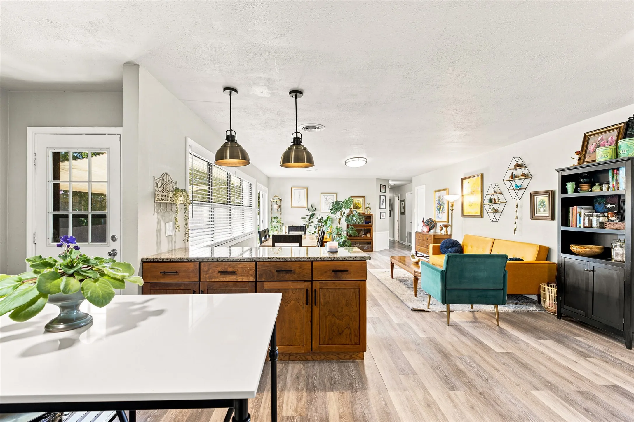 Single Family Residence For Sale in Mc Lennan County , 627 Bellaire Drive, Woodway, Texas 76712, 3 Bedroom, 2 Bathroom, 1 Garage spaces, 2,218 Sqft, built in 1958, Price $349,900, mls#21324822, Real Estate Agent in Woodway, Homes For Sale in Mc Lennan county, Homes For Sale in Woodway, Realtor in Woodway Texas, Real Estate Brokerage Independent Realty Texas, Luminita Cordes Realtor