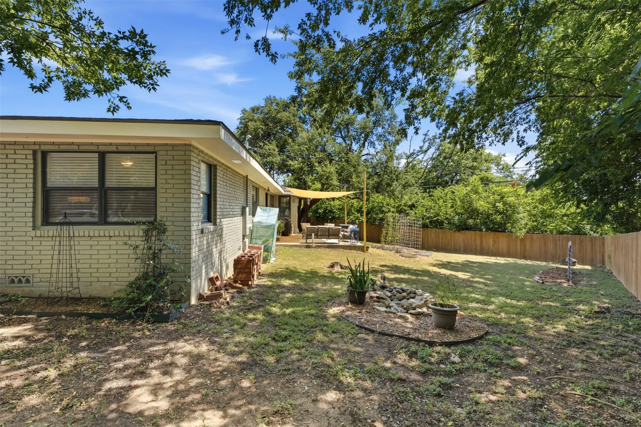 Single Family Residence For Sale in Mc Lennan County , 627 Bellaire Drive, Woodway, Texas 76712, 3 Bedroom, 2 Bathroom, 1 Garage spaces, 2,218 Sqft, built in 1958, Price $349,900, mls#21324822, Real Estate Agent in Woodway, Homes For Sale in Mc Lennan county, Homes For Sale in Woodway, Realtor in Woodway Texas, Real Estate Brokerage Independent Realty Texas, Luminita Cordes Realtor