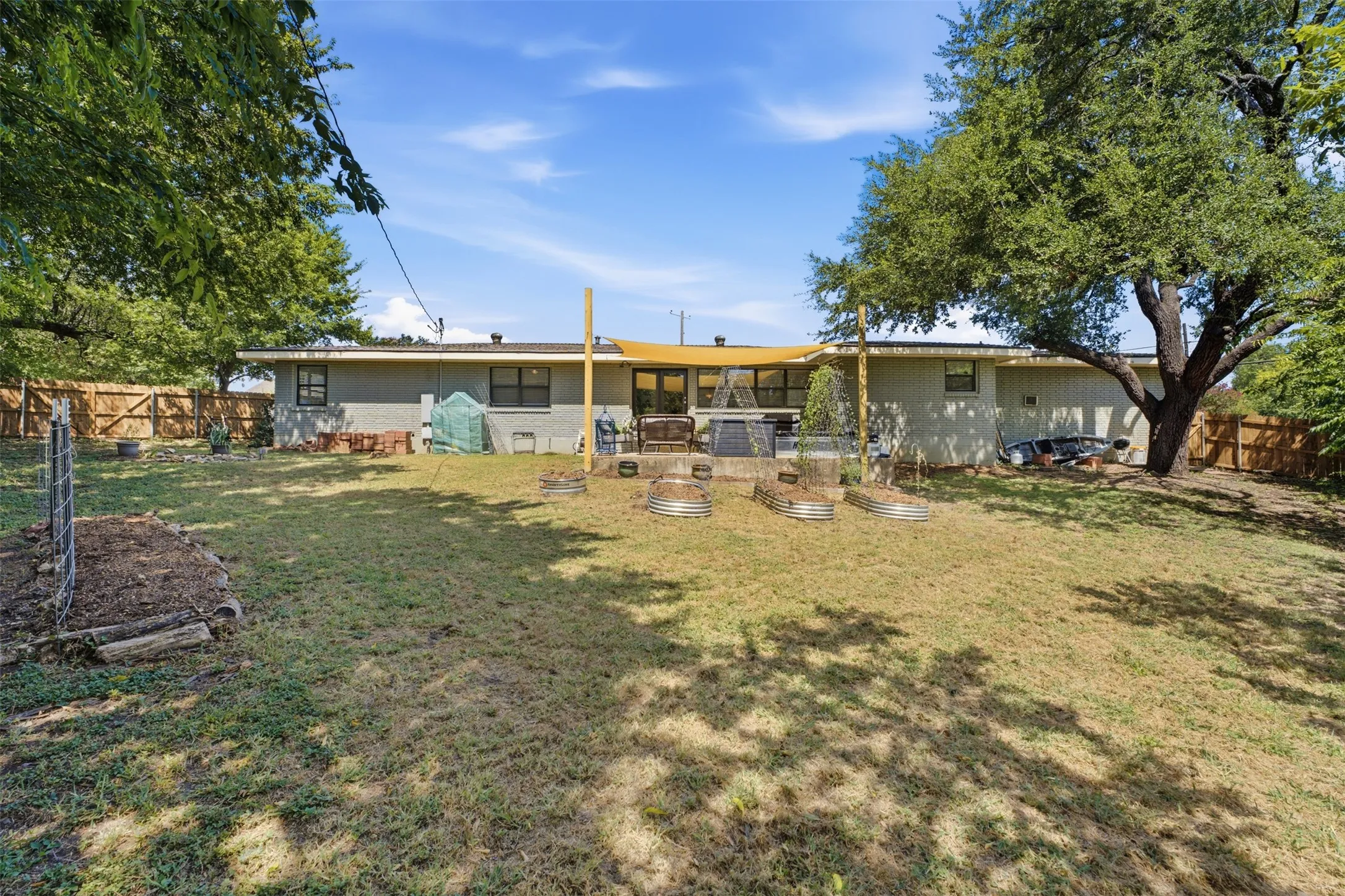 Single Family Residence For Sale in Mc Lennan County , 627 Bellaire Drive, Woodway, Texas 76712, 3 Bedroom, 2 Bathroom, 1 Garage spaces, 2,218 Sqft, built in 1958, Price $349,900, mls#21324822, Real Estate Agent in Woodway, Homes For Sale in Mc Lennan county, Homes For Sale in Woodway, Realtor in Woodway Texas, Real Estate Brokerage Independent Realty Texas, Luminita Cordes Realtor