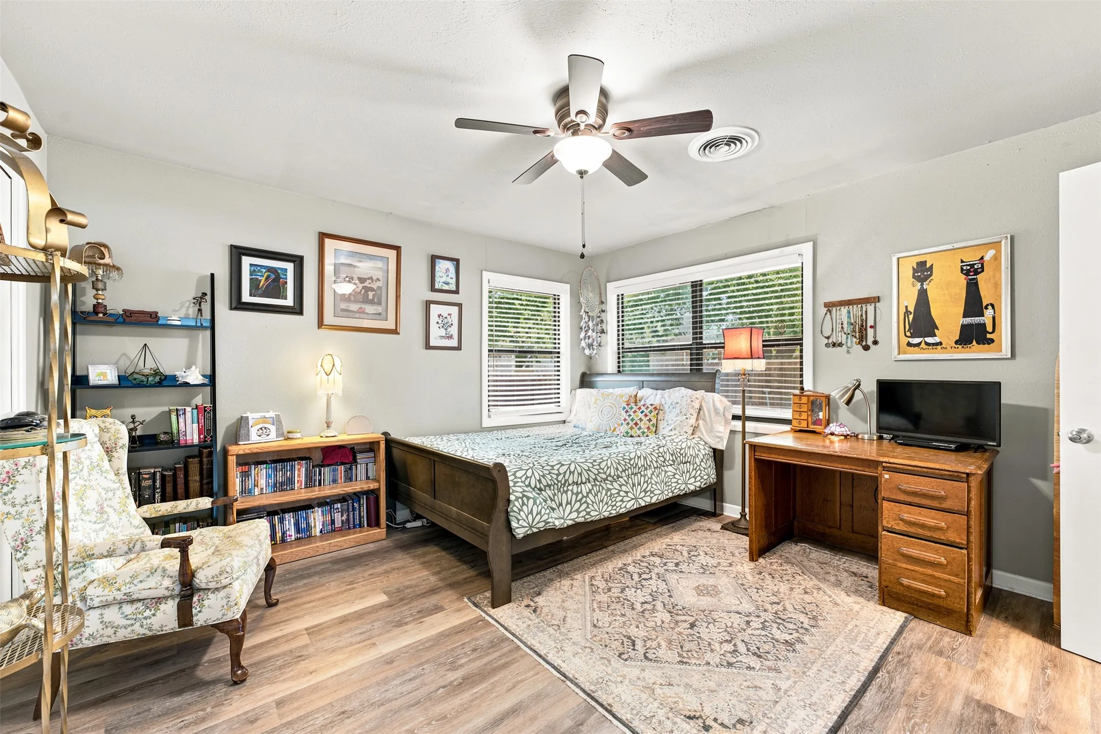 Single Family Residence For Sale in Mc Lennan County , 627 Bellaire Drive, Woodway, Texas 76712, 3 Bedroom, 2 Bathroom, 1 Garage spaces, 2,218 Sqft, built in 1958, Price $349,900, mls#21324822, Real Estate Agent in Woodway, Homes For Sale in Mc Lennan county, Homes For Sale in Woodway, Realtor in Woodway Texas, Real Estate Brokerage Independent Realty Texas, Luminita Cordes Realtor