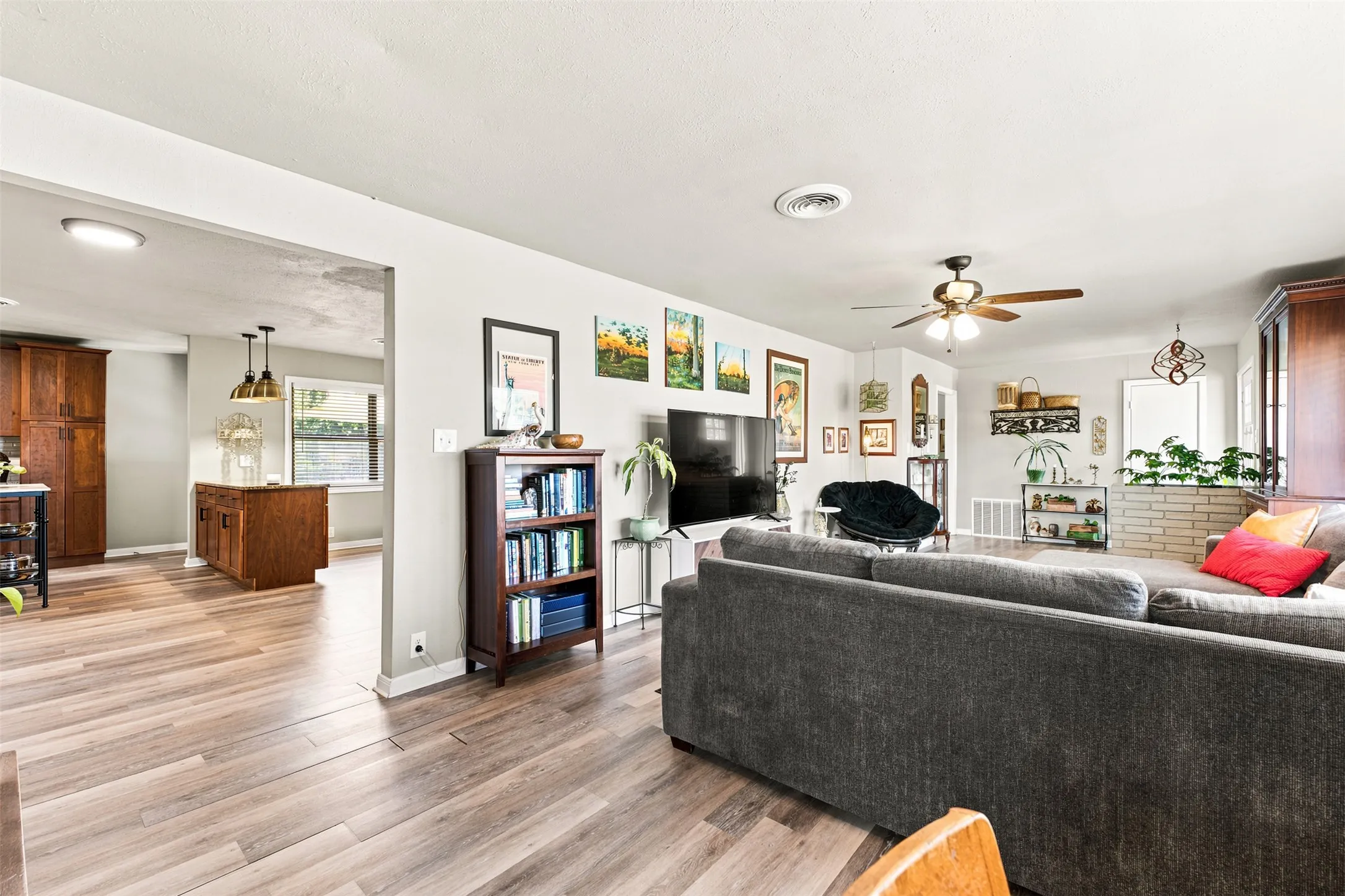Single Family Residence For Sale in Mc Lennan County , 627 Bellaire Drive, Woodway, Texas 76712, 3 Bedroom, 2 Bathroom, 1 Garage spaces, 2,218 Sqft, built in 1958, Price $349,900, mls#21324822, Real Estate Agent in Woodway, Homes For Sale in Mc Lennan county, Homes For Sale in Woodway, Realtor in Woodway Texas, Real Estate Brokerage Independent Realty Texas, Luminita Cordes Realtor