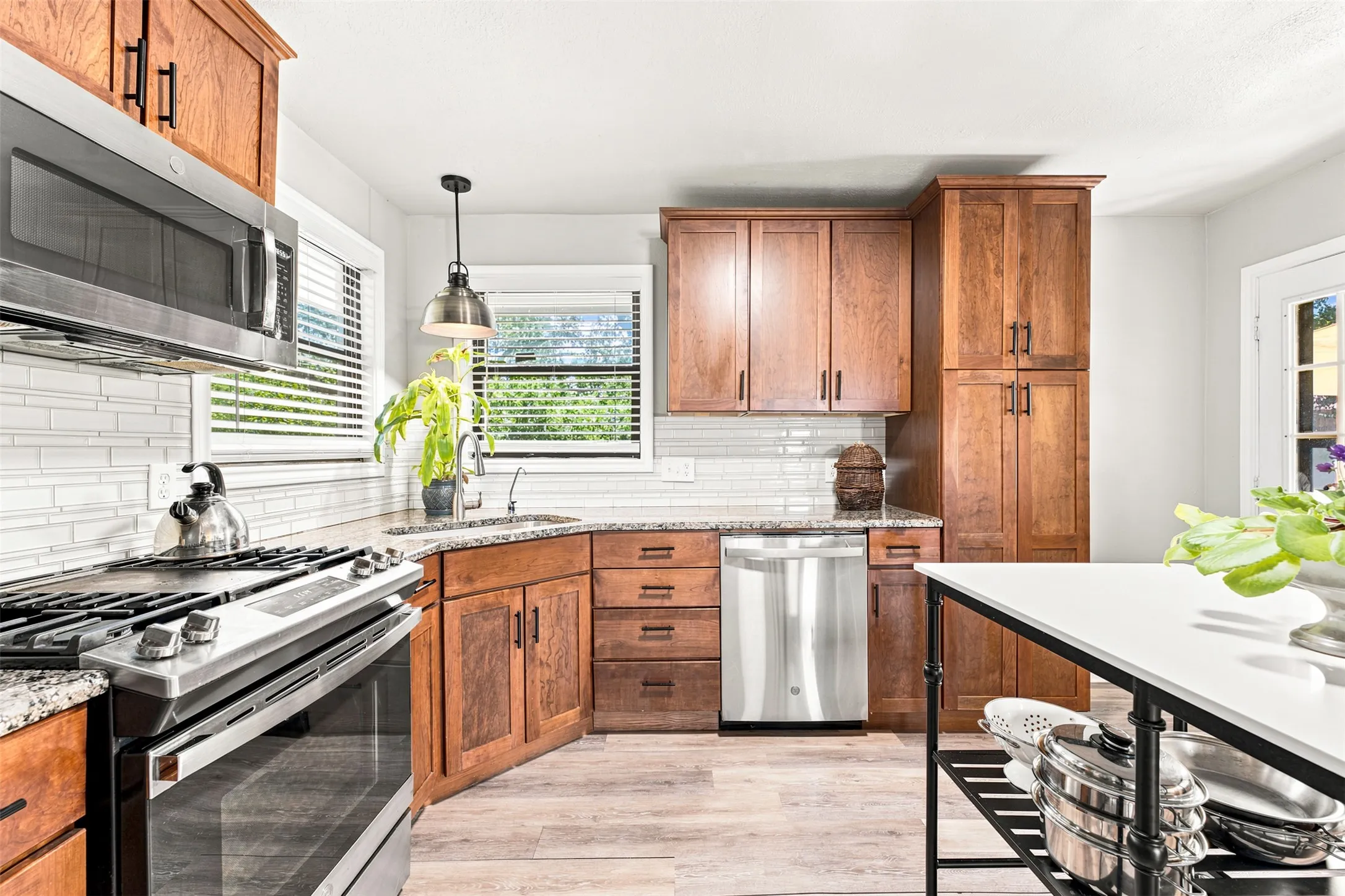 Single Family Residence For Sale in Mc Lennan County , 627 Bellaire Drive, Woodway, Texas 76712, 3 Bedroom, 2 Bathroom, 1 Garage spaces, 2,218 Sqft, built in 1958, Price $349,900, mls#21324822, Real Estate Agent in Woodway, Homes For Sale in Mc Lennan county, Homes For Sale in Woodway, Realtor in Woodway Texas, Real Estate Brokerage Independent Realty Texas, Luminita Cordes Realtor
