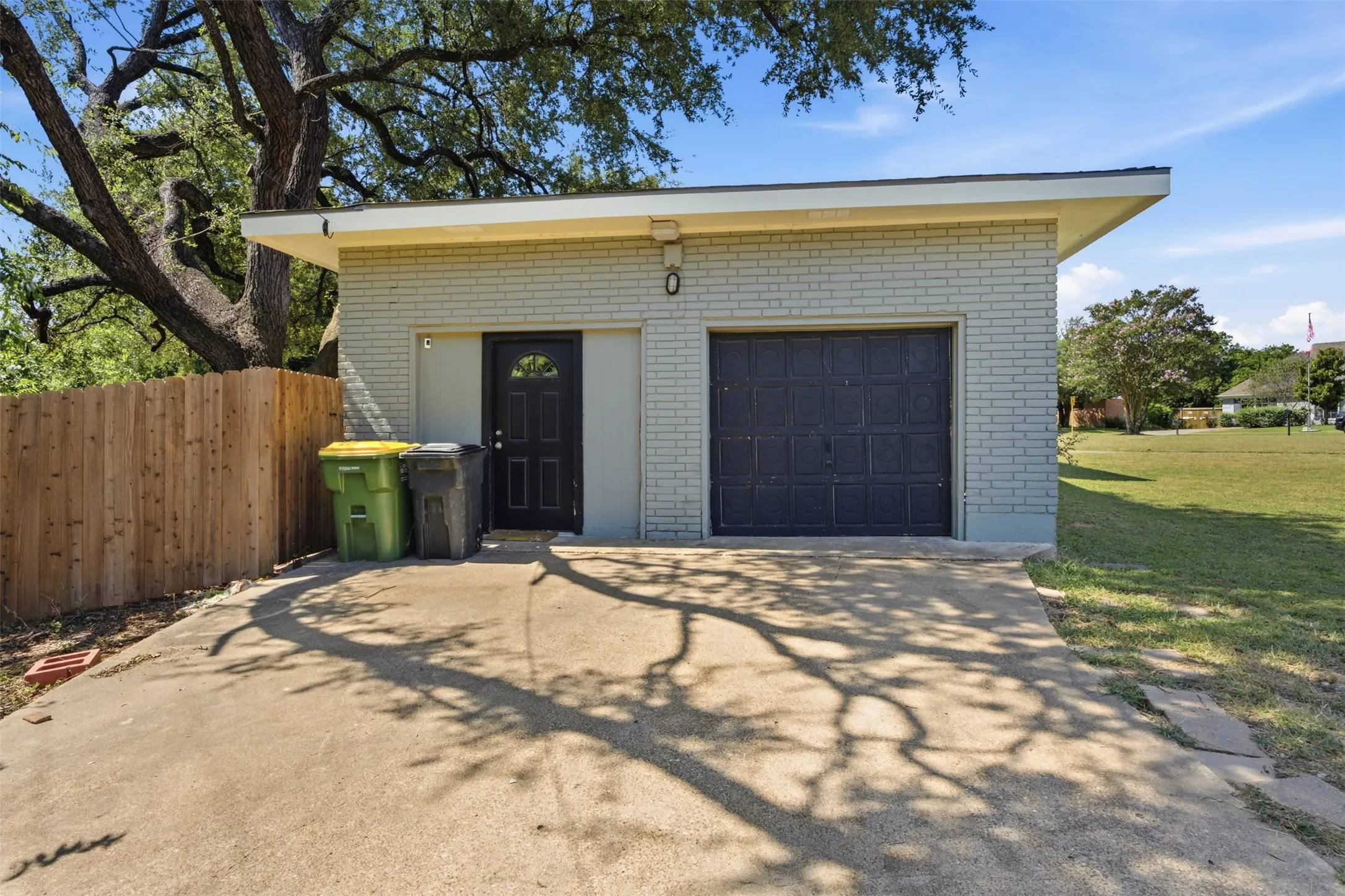 Single Family Residence For Sale in Mc Lennan County , 627 Bellaire Drive, Woodway, Texas 76712, 3 Bedroom, 2 Bathroom, 1 Garage spaces, 2,218 Sqft, built in 1958, Price $349,900, mls#21324822, Real Estate Agent in Woodway, Homes For Sale in Mc Lennan county, Homes For Sale in Woodway, Realtor in Woodway Texas, Real Estate Brokerage Independent Realty Texas, Luminita Cordes Realtor