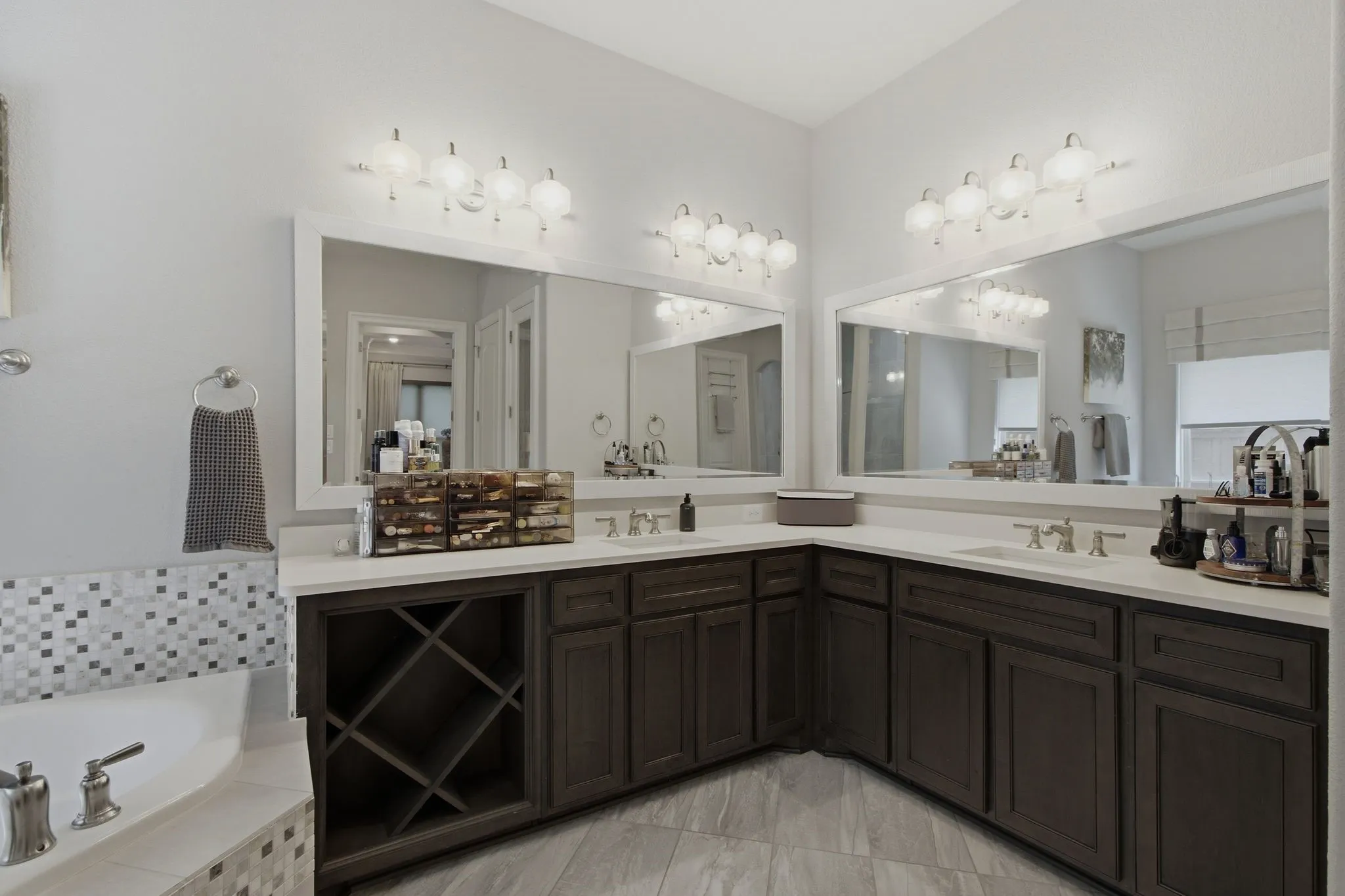 Single Family Residence For Sale in Dallas County , 744 E Lake Drive, Coppell, Texas 75019, 5 Bedroom, 5 Bathroom, 2 Garage spaces, 3,936 Sqft, built in 2015, mls#21314949, Real Estate Agent in Coppell, Homes For Sale in Dallas county, Homes For Sale in Coppell, Realtor in Coppell Texas, Real Estate Brokerage Independent Realty Texas, Luminita Cordes Realtor