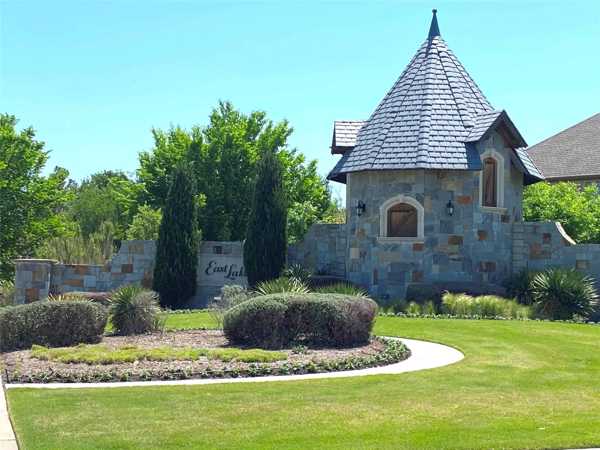 Single Family Residence For Sale in Dallas County , 744 E Lake Drive, Coppell, Texas 75019, 5 Bedroom, 5 Bathroom, 2 Garage spaces, 3,936 Sqft, built in 2015, mls#21314949, Real Estate Agent in Coppell, Homes For Sale in Dallas county, Homes For Sale in Coppell, Realtor in Coppell Texas, Real Estate Brokerage Independent Realty Texas, Luminita Cordes Realtor