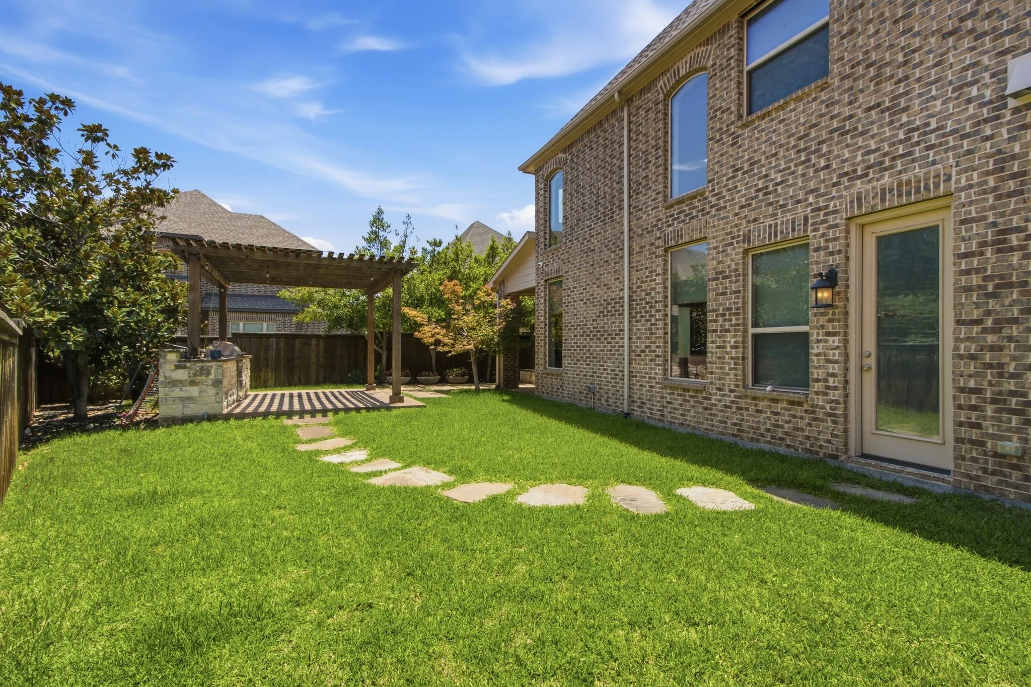 Single Family Residence For Sale in Dallas County , 744 E Lake Drive, Coppell, Texas 75019, 5 Bedroom, 5 Bathroom, 2 Garage spaces, 3,936 Sqft, built in 2015, mls#21314949, Real Estate Agent in Coppell, Homes For Sale in Dallas county, Homes For Sale in Coppell, Realtor in Coppell Texas, Real Estate Brokerage Independent Realty Texas, Luminita Cordes Realtor