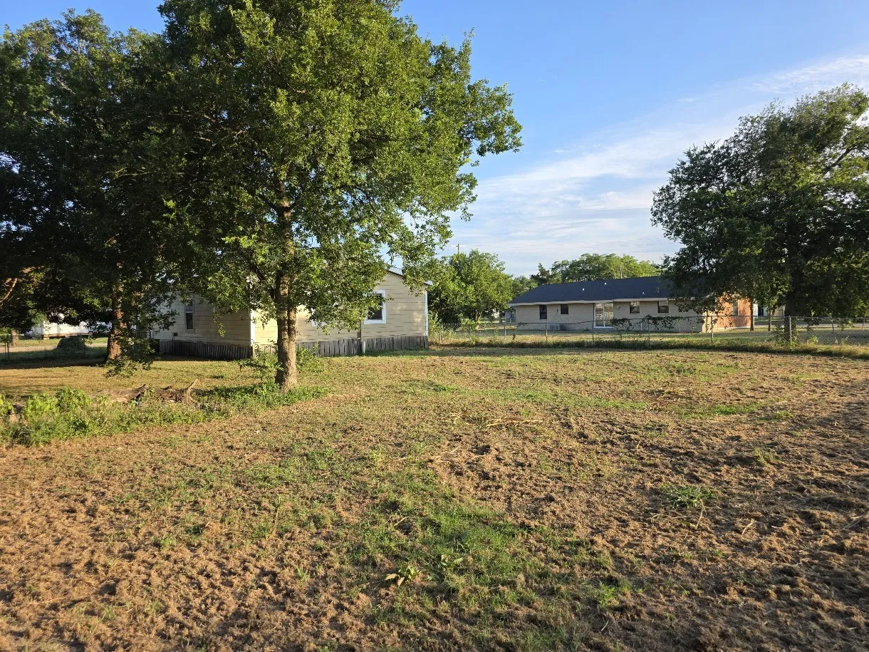 Single Family Residence For Sale in Falls County , 916 West Avenue B, Rosebud, Texas 76570, 3 Bedroom, 1 Bathroom, Garage spaces, 1,120 Sqft, built in 2014, mls#21323663, Real Estate Agent in Rosebud, Homes For Sale in Falls county, Homes For Sale in Rosebud, Realtor in Rosebud Texas, Real Estate Brokerage Independent Realty Texas, Luminita Cordes Realtor