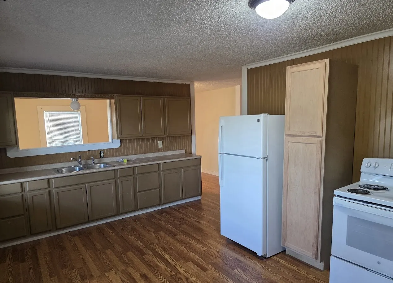 Single Family Residence For Sale in Falls County , 916 West Avenue B, Rosebud, Texas 76570, 3 Bedroom, 1 Bathroom, Garage spaces, 1,120 Sqft, built in 2014, mls#21323663, Real Estate Agent in Rosebud, Homes For Sale in Falls county, Homes For Sale in Rosebud, Realtor in Rosebud Texas, Real Estate Brokerage Independent Realty Texas, Luminita Cordes Realtor