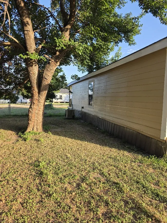 Single Family Residence For Sale in Falls County , 916 West Avenue B, Rosebud, Texas 76570, 3 Bedroom, 1 Bathroom, Garage spaces, 1,120 Sqft, built in 2014, mls#21323663, Real Estate Agent in Rosebud, Homes For Sale in Falls county, Homes For Sale in Rosebud, Realtor in Rosebud Texas, Real Estate Brokerage Independent Realty Texas, Luminita Cordes Realtor