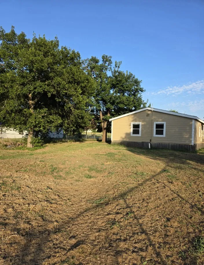 Single Family Residence For Sale in Falls County , 916 West Avenue B, Rosebud, Texas 76570, 3 Bedroom, 1 Bathroom, Garage spaces, 1,120 Sqft, built in 2014, mls#21323663, Real Estate Agent in Rosebud, Homes For Sale in Falls county, Homes For Sale in Rosebud, Realtor in Rosebud Texas, Real Estate Brokerage Independent Realty Texas, Luminita Cordes Realtor