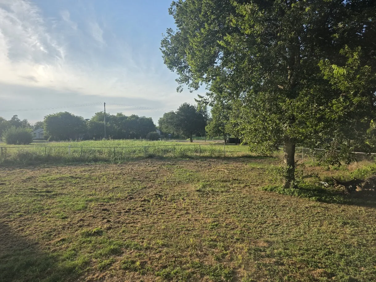 Single Family Residence For Sale in Falls County , 916 West Avenue B, Rosebud, Texas 76570, 3 Bedroom, 1 Bathroom, Garage spaces, 1,120 Sqft, built in 2014, mls#21323663, Real Estate Agent in Rosebud, Homes For Sale in Falls county, Homes For Sale in Rosebud, Realtor in Rosebud Texas, Real Estate Brokerage Independent Realty Texas, Luminita Cordes Realtor