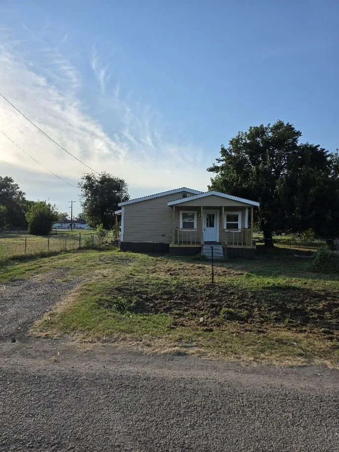 Single Family Residence For Sale in Falls County , 916 West Avenue B, Rosebud, Texas 76570, 3 Bedroom, 1 Bathroom, Garage spaces, 1,120 Sqft, built in 2014, mls#21323663, Real Estate Agent in Rosebud, Homes For Sale in Falls county, Homes For Sale in Rosebud, Realtor in Rosebud Texas, Real Estate Brokerage Independent Realty Texas, Luminita Cordes Realtor