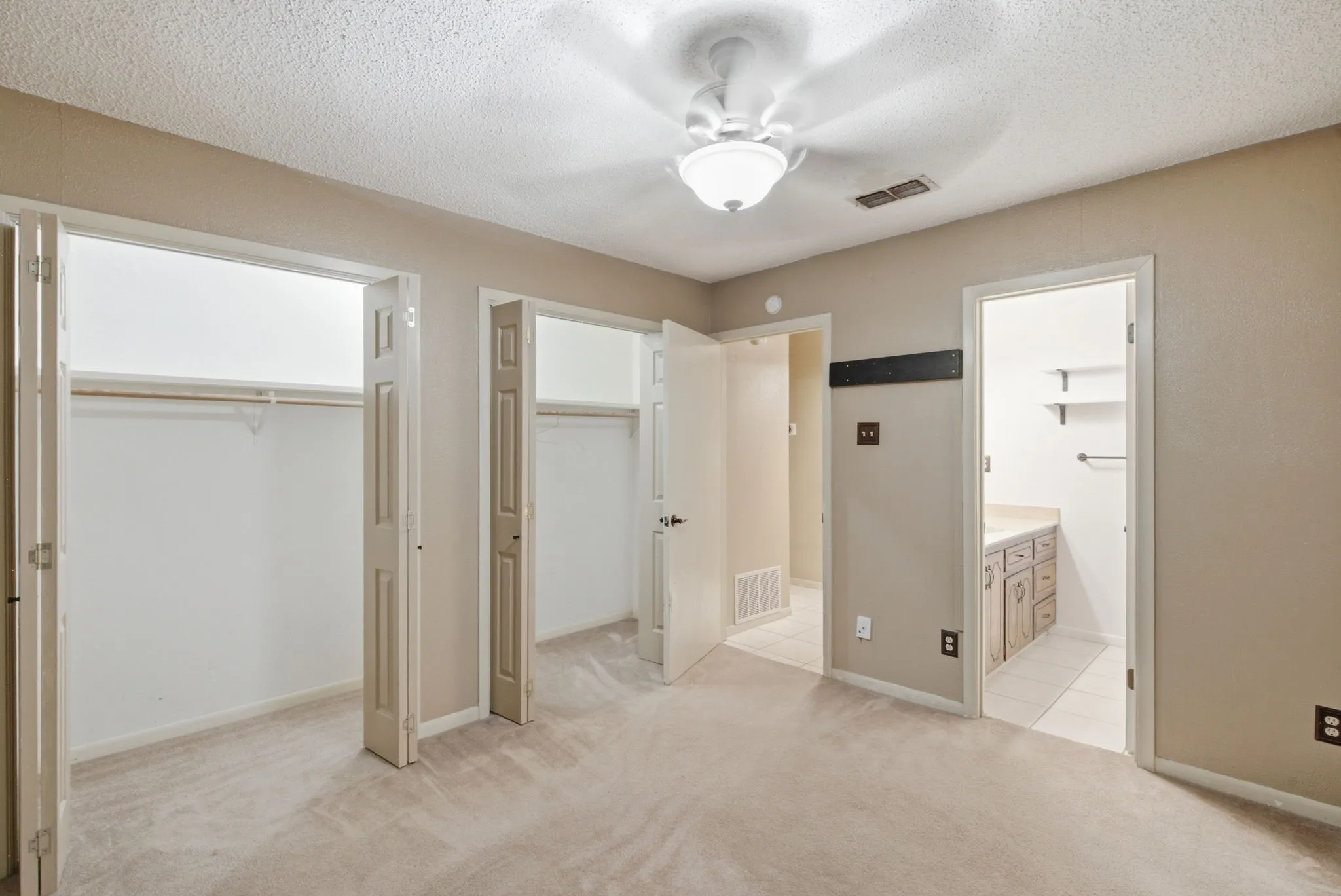 Single Family Residence For Sale in Erath County , 1408 Inglewood Drive, Stephenville, Texas 76401, 4 Bedroom, 2 Bathroom, 2 Garage spaces, 1,529 Sqft, built in 1983, mls#21324653, Real Estate Agent in Stephenville, Homes For Sale in Erath county, Homes For Sale in Stephenville, Realtor in Stephenville Texas, Real Estate Brokerage Independent Realty Texas, Luminita Cordes Realtor