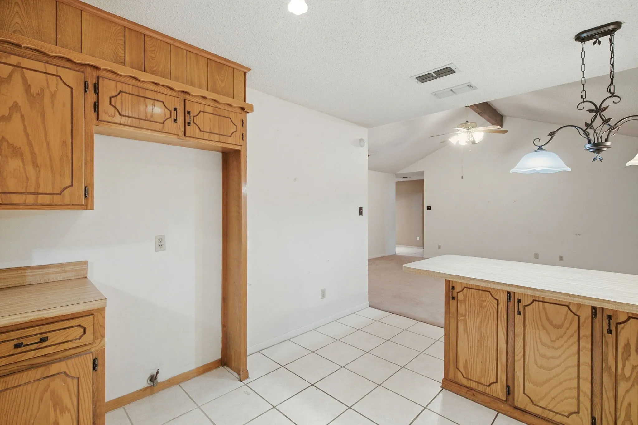Single Family Residence For Sale in Erath County , 1408 Inglewood Drive, Stephenville, Texas 76401, 4 Bedroom, 2 Bathroom, 2 Garage spaces, 1,529 Sqft, built in 1983, mls#21324653, Real Estate Agent in Stephenville, Homes For Sale in Erath county, Homes For Sale in Stephenville, Realtor in Stephenville Texas, Real Estate Brokerage Independent Realty Texas, Luminita Cordes Realtor