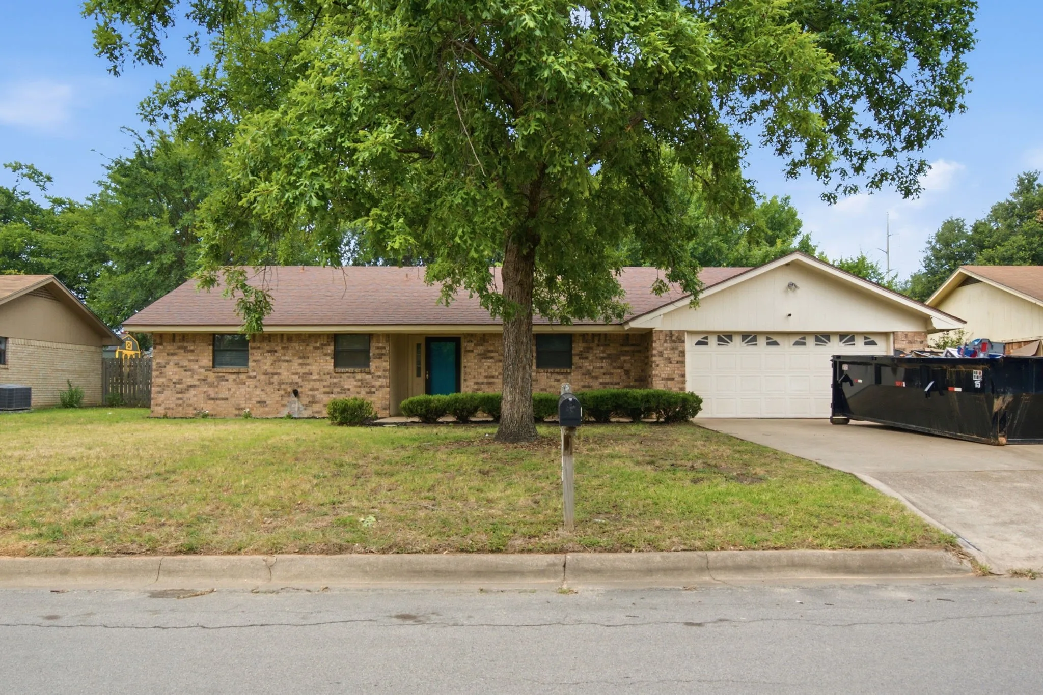 Single Family Residence For Sale in Erath County , 1408 Inglewood Drive, Stephenville, Texas 76401, 4 Bedroom, 2 Bathroom, 2 Garage spaces, 1,529 Sqft, built in 1983, mls#21324653, Real Estate Agent in Stephenville, Homes For Sale in Erath county, Homes For Sale in Stephenville, Realtor in Stephenville Texas, Real Estate Brokerage Independent Realty Texas, Luminita Cordes Realtor