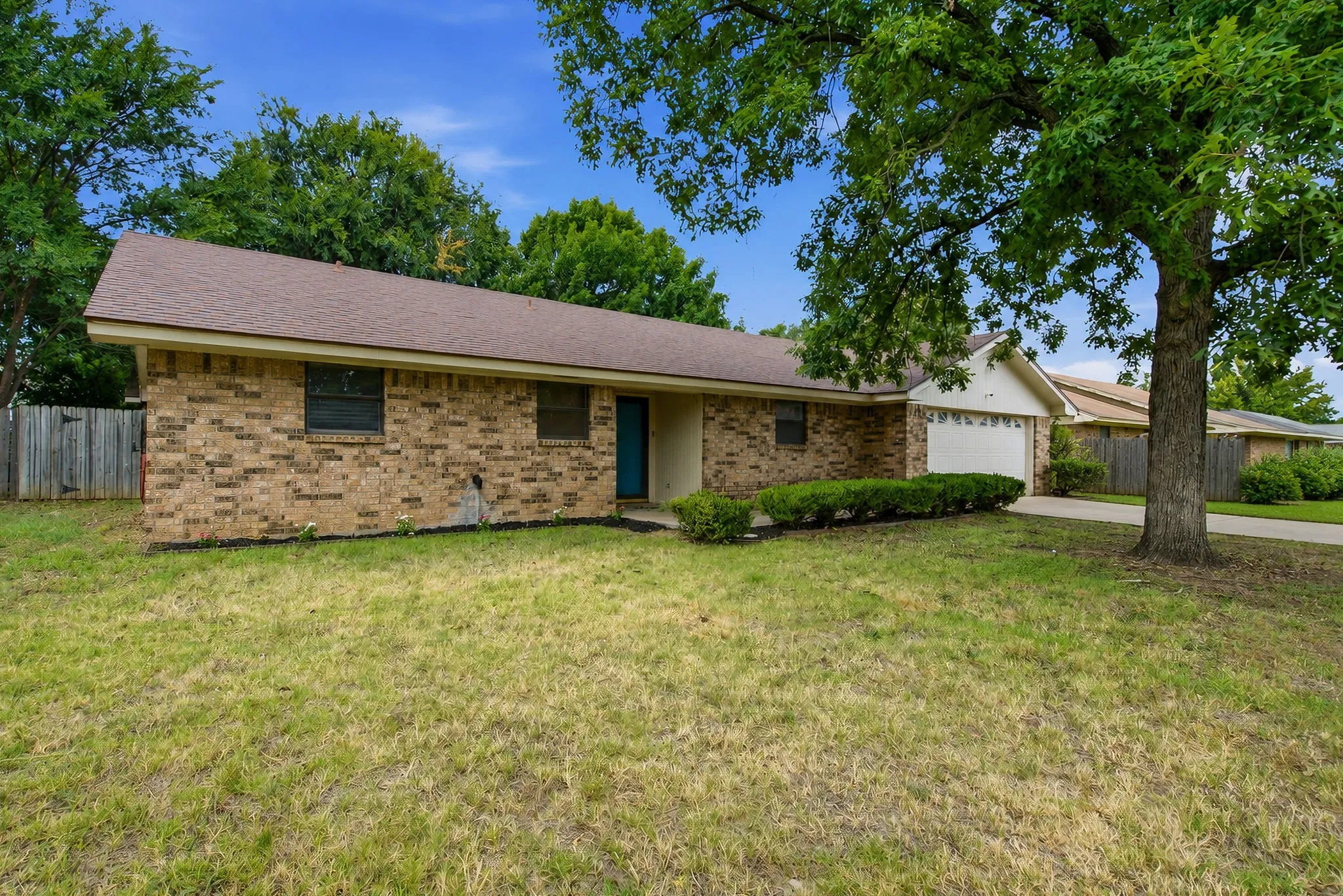 Single Family Residence For Sale in Erath County , 1408 Inglewood Drive, Stephenville, Texas 76401, 4 Bedroom, 2 Bathroom, 2 Garage spaces, 1,529 Sqft, built in 1983, mls#21324653, Real Estate Agent in Stephenville, Homes For Sale in Erath county, Homes For Sale in Stephenville, Realtor in Stephenville Texas, Real Estate Brokerage Independent Realty Texas, Luminita Cordes Realtor