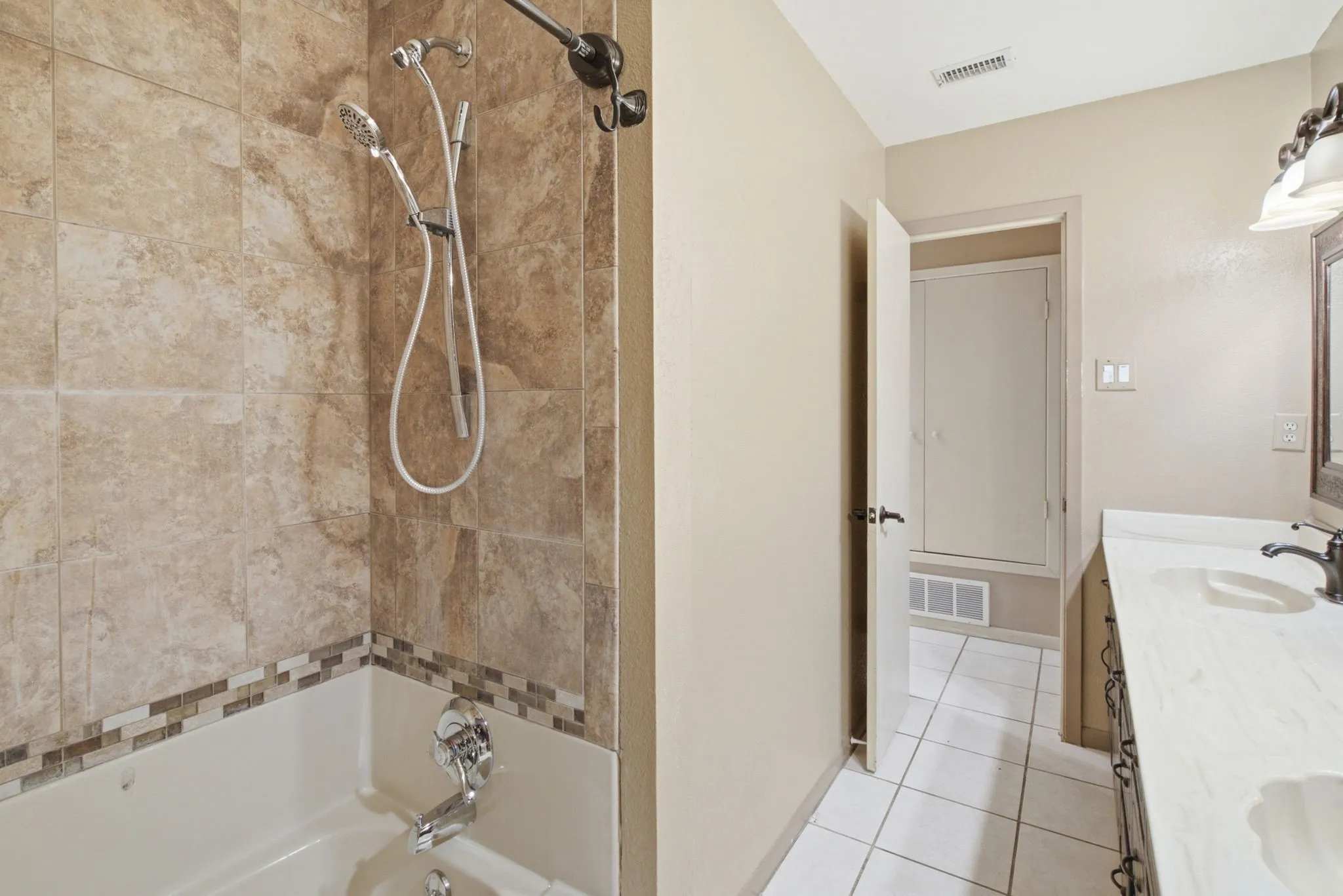 Single Family Residence For Sale in Erath County , 1408 Inglewood Drive, Stephenville, Texas 76401, 4 Bedroom, 2 Bathroom, 2 Garage spaces, 1,529 Sqft, built in 1983, mls#21324653, Real Estate Agent in Stephenville, Homes For Sale in Erath county, Homes For Sale in Stephenville, Realtor in Stephenville Texas, Real Estate Brokerage Independent Realty Texas, Luminita Cordes Realtor
