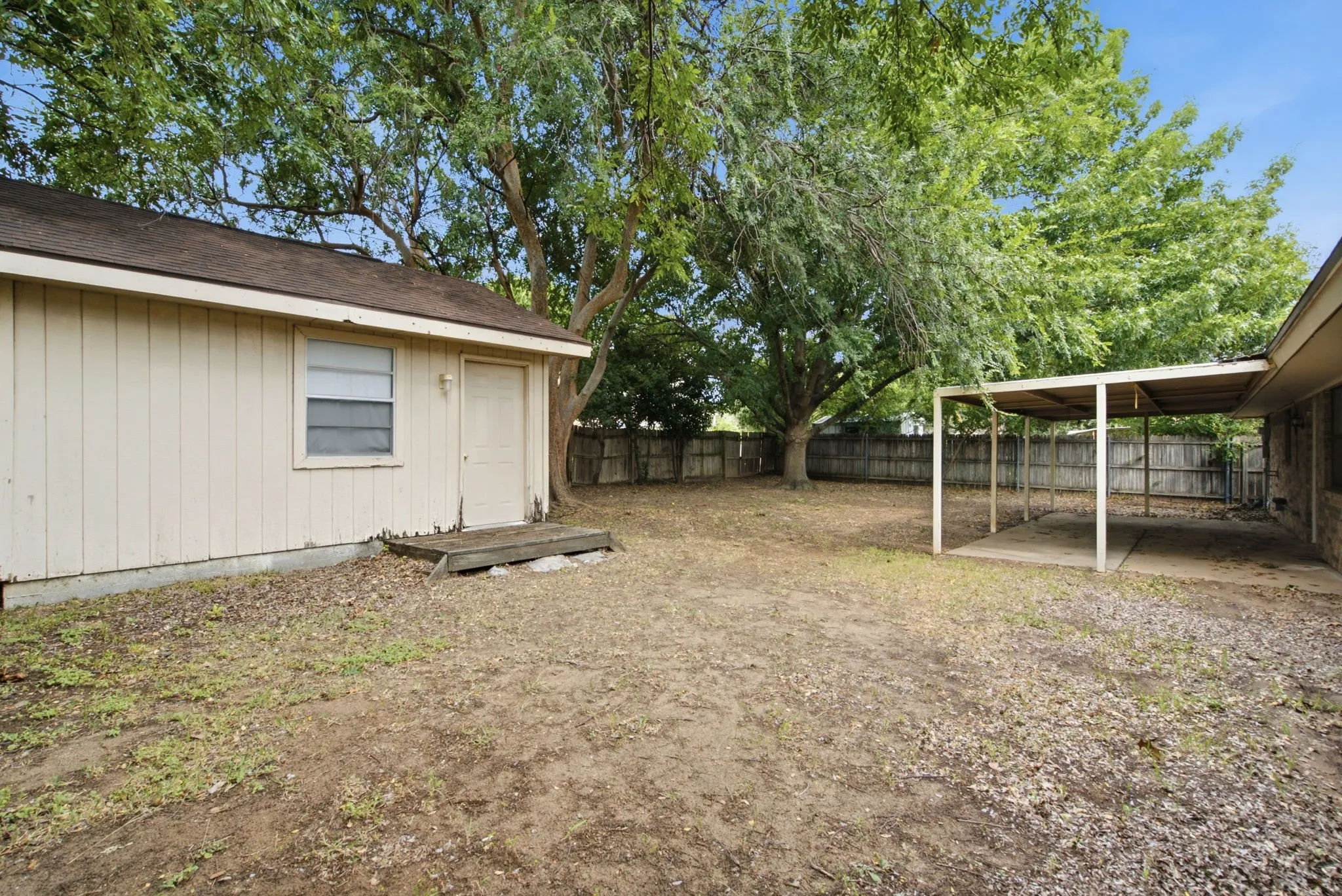 Single Family Residence For Sale in Erath County , 1408 Inglewood Drive, Stephenville, Texas 76401, 4 Bedroom, 2 Bathroom, 2 Garage spaces, 1,529 Sqft, built in 1983, mls#21324653, Real Estate Agent in Stephenville, Homes For Sale in Erath county, Homes For Sale in Stephenville, Realtor in Stephenville Texas, Real Estate Brokerage Independent Realty Texas, Luminita Cordes Realtor