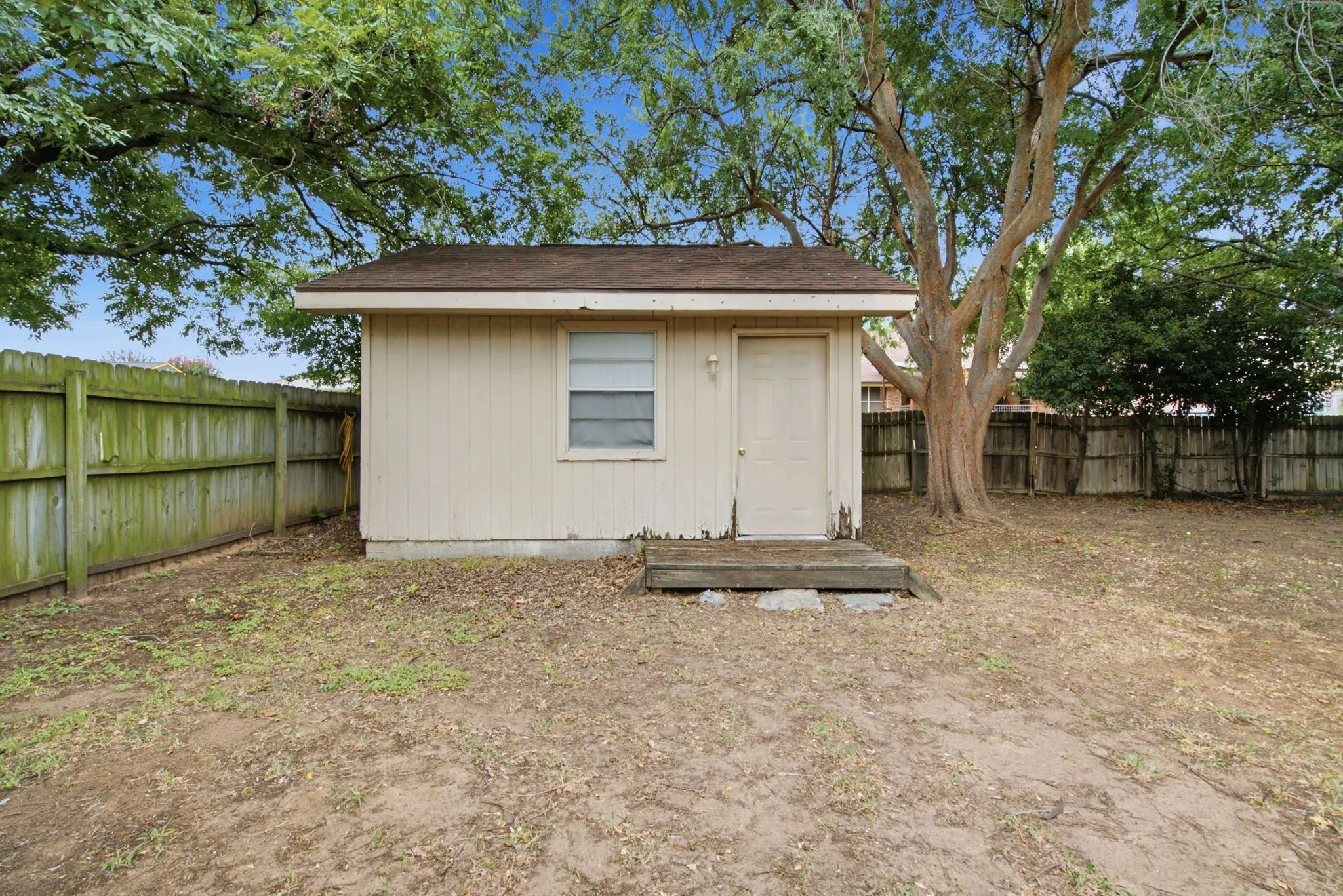 Single Family Residence For Sale in Erath County , 1408 Inglewood Drive, Stephenville, Texas 76401, 4 Bedroom, 2 Bathroom, 2 Garage spaces, 1,529 Sqft, built in 1983, mls#21324653, Real Estate Agent in Stephenville, Homes For Sale in Erath county, Homes For Sale in Stephenville, Realtor in Stephenville Texas, Real Estate Brokerage Independent Realty Texas, Luminita Cordes Realtor
