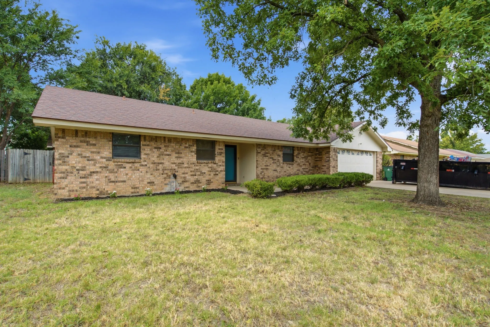 Single Family Residence For Sale in Erath County , 1408 Inglewood Drive, Stephenville, Texas 76401, 4 Bedroom, 2 Bathroom, 2 Garage spaces, 1,529 Sqft, built in 1983, mls#21324653, Real Estate Agent in Stephenville, Homes For Sale in Erath county, Homes For Sale in Stephenville, Realtor in Stephenville Texas, Real Estate Brokerage Independent Realty Texas, Luminita Cordes Realtor