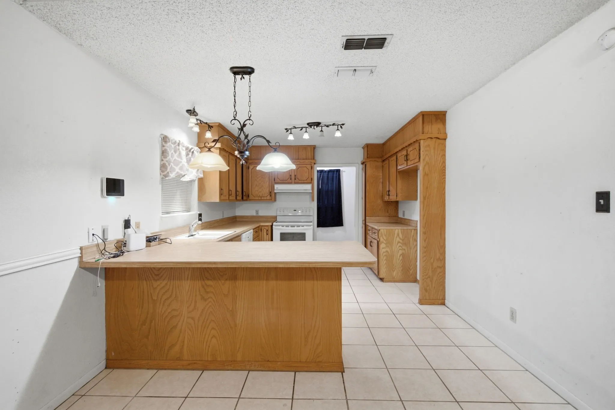 Single Family Residence For Sale in Erath County , 1408 Inglewood Drive, Stephenville, Texas 76401, 4 Bedroom, 2 Bathroom, 2 Garage spaces, 1,529 Sqft, built in 1983, mls#21324653, Real Estate Agent in Stephenville, Homes For Sale in Erath county, Homes For Sale in Stephenville, Realtor in Stephenville Texas, Real Estate Brokerage Independent Realty Texas, Luminita Cordes Realtor