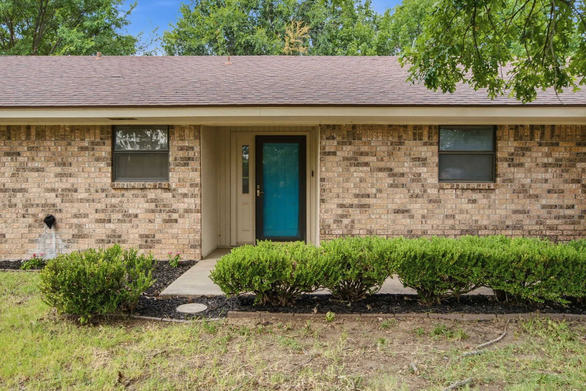 Single Family Residence For Sale in Erath County , 1408 Inglewood Drive, Stephenville, Texas 76401, 4 Bedroom, 2 Bathroom, 2 Garage spaces, 1,529 Sqft, built in 1983, mls#21324653, Real Estate Agent in Stephenville, Homes For Sale in Erath county, Homes For Sale in Stephenville, Realtor in Stephenville Texas, Real Estate Brokerage Independent Realty Texas, Luminita Cordes Realtor