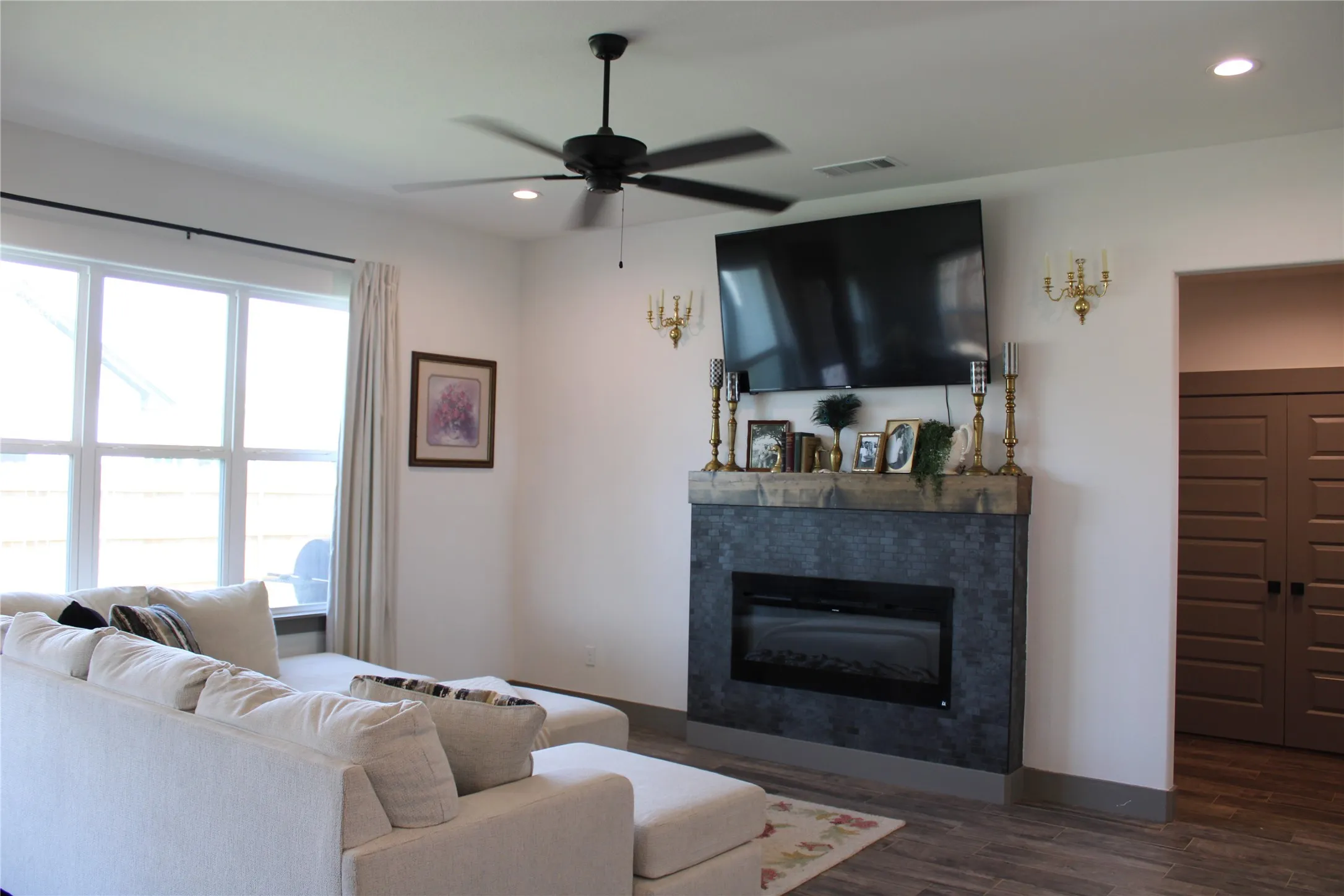 Single Family Residence For Sale in Hood County , 9221 Parkview, Tolar, Texas 76476, 3 Bedroom, 2 Bathroom, 2 Garage spaces, 1,458 Sqft, built in 2025, mls#21324713, Real Estate Agent in Tolar, Homes For Sale in Hood county, Homes For Sale in Tolar, Realtor in Tolar Texas, Real Estate Brokerage Independent Realty Texas, Luminita Cordes Realtor